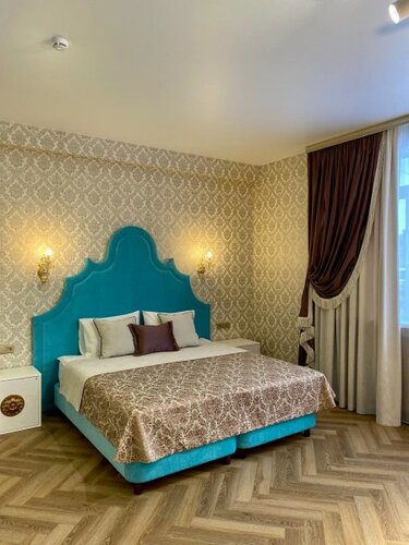 Петергоф в 19 Историй