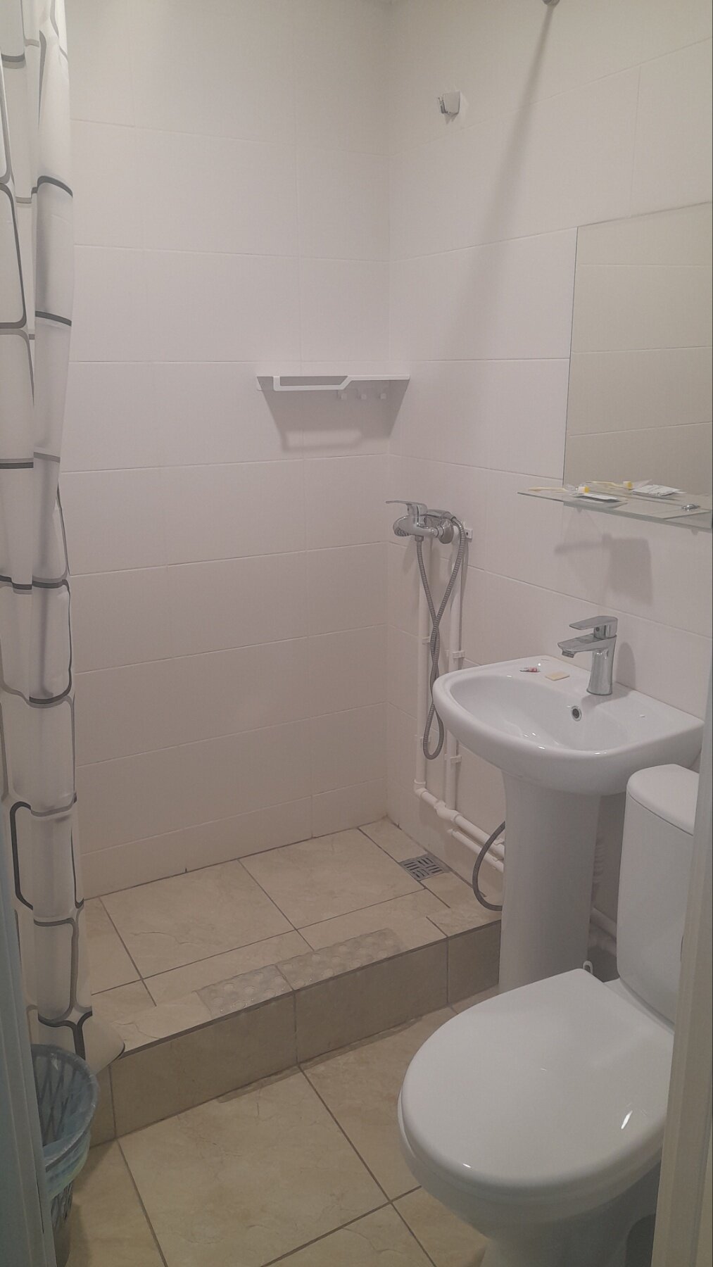 Общий 6-местный номер для мужчин и женщин