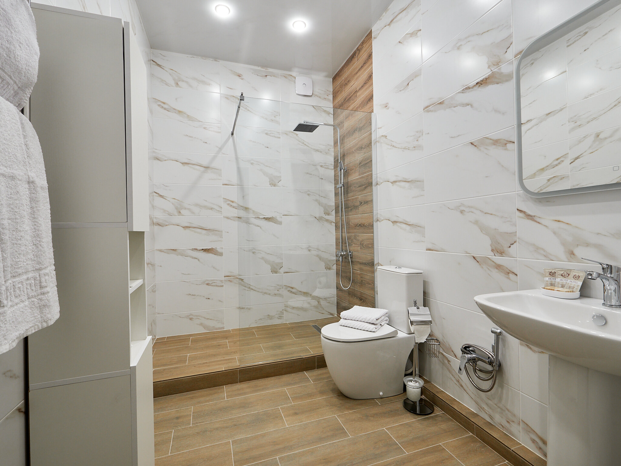 Люкс с кроватью размера «king-size» и балконом