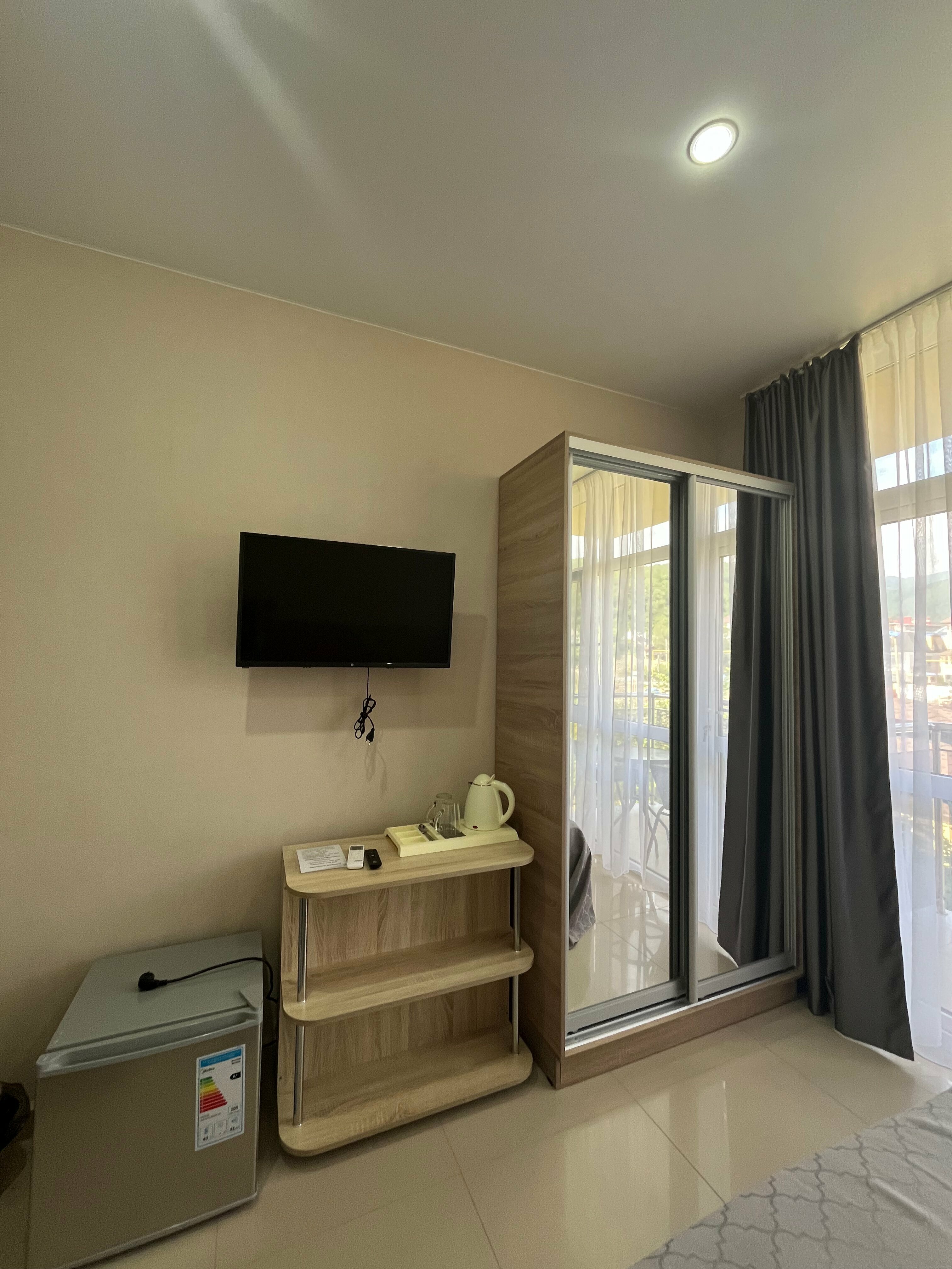 Трехместный номер с видом на горы