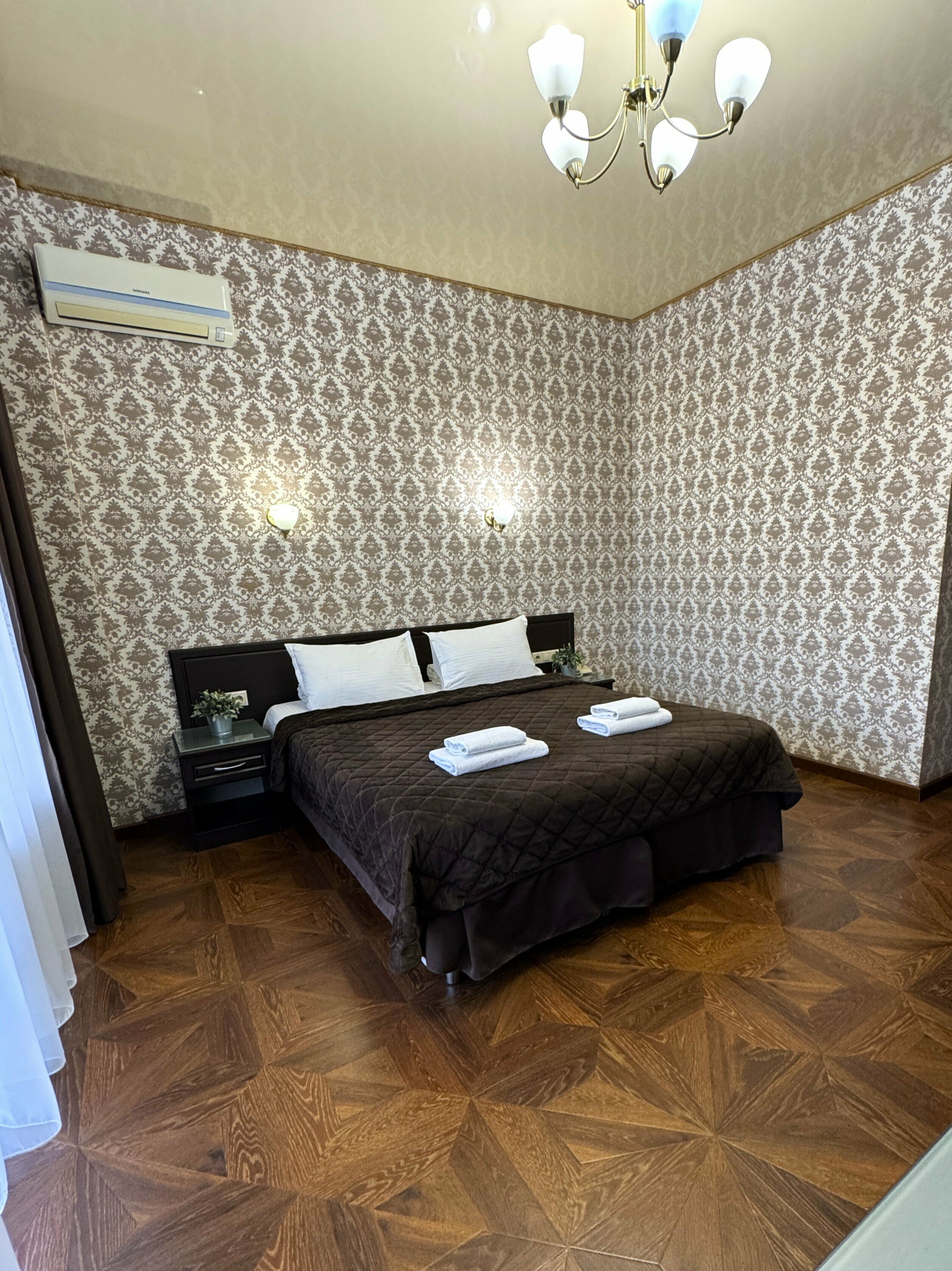 Deluxe двухместный с балконом, вид на город, с доп местом