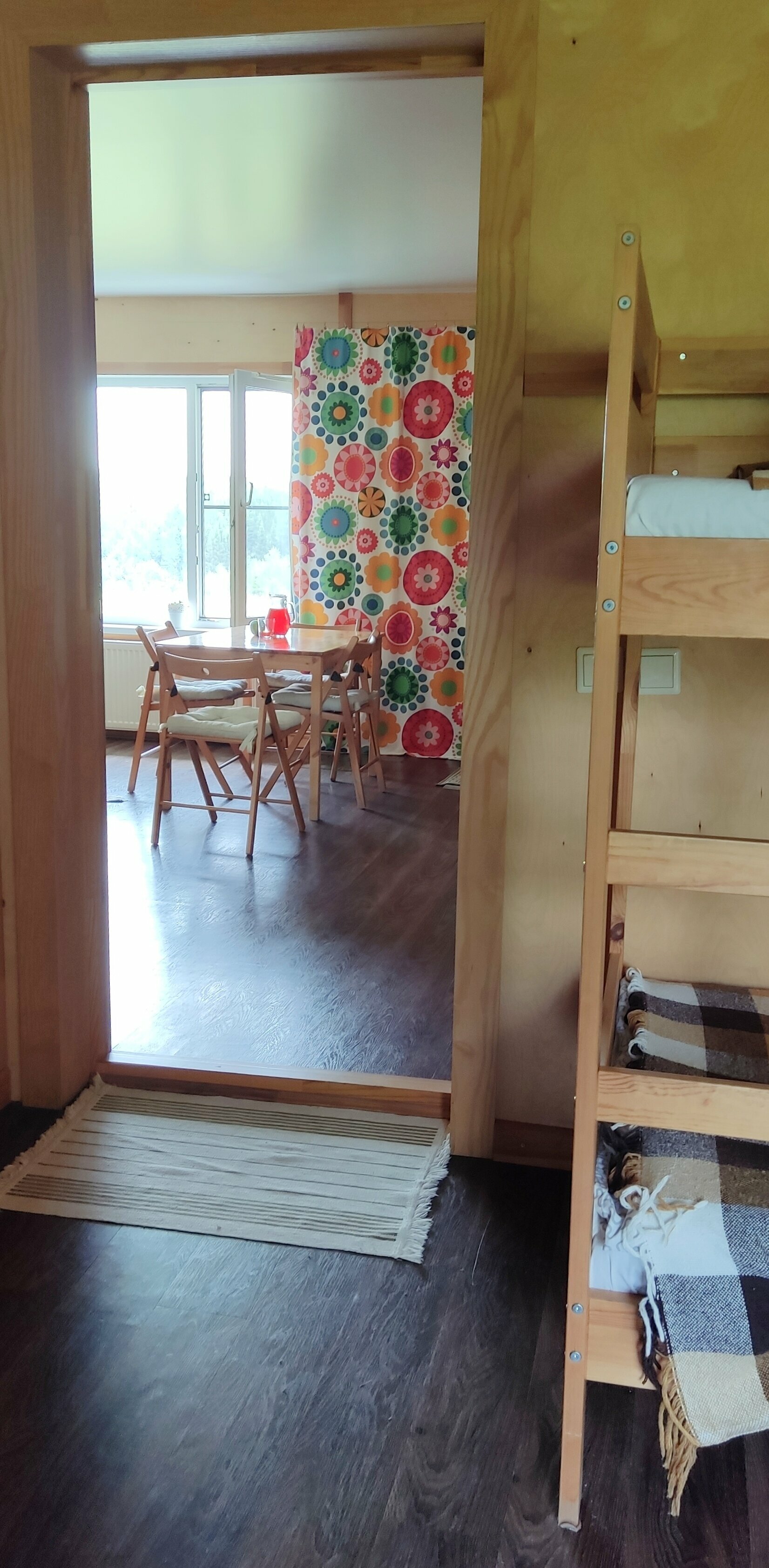 с видом на восход солнца