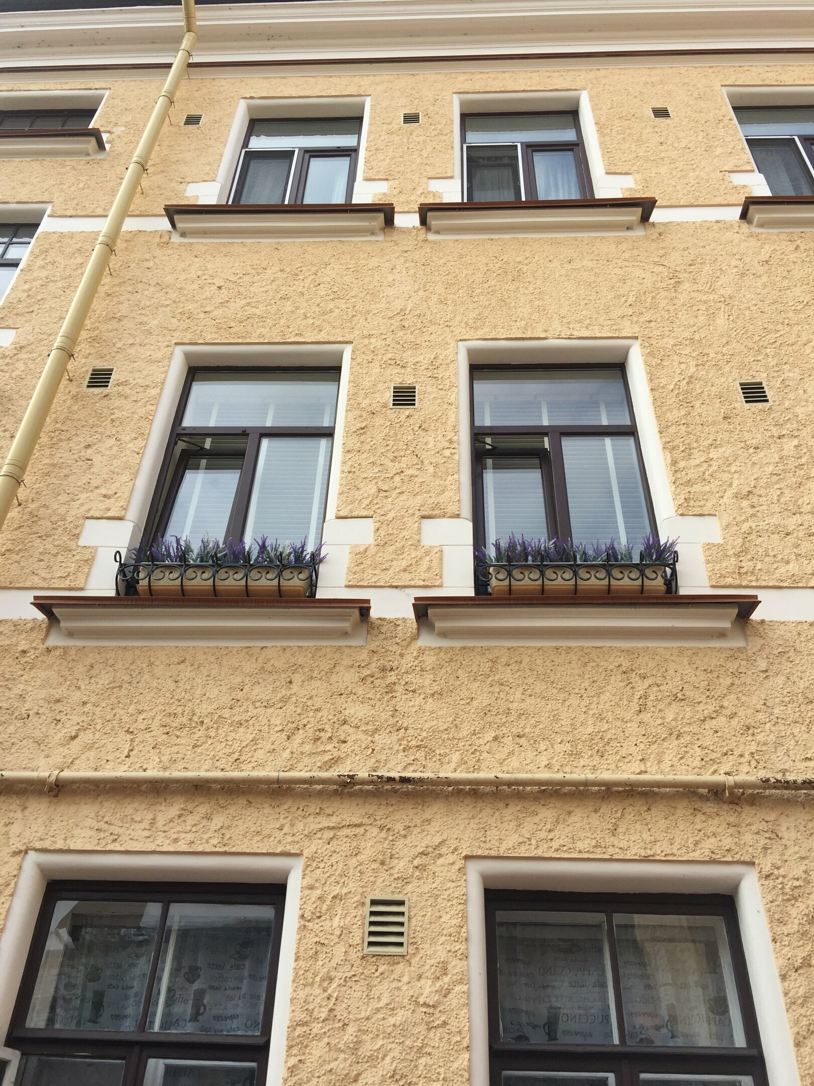 Двухместный номер с двуспальной кроватью и дополнительной кроватью