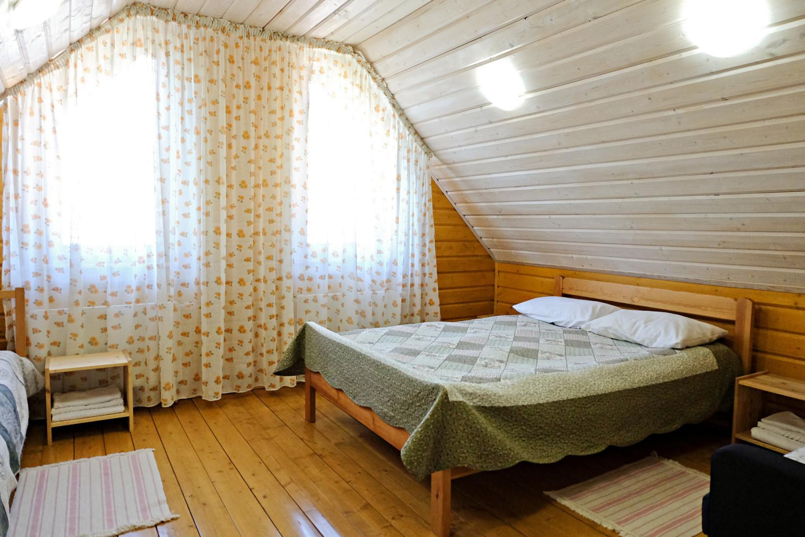 Коттедж с балконом