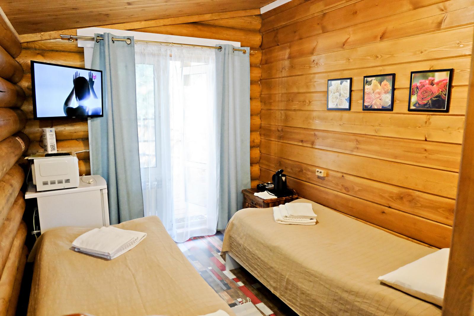 Двухместный номер с 2 отдельными кроватями и балконом