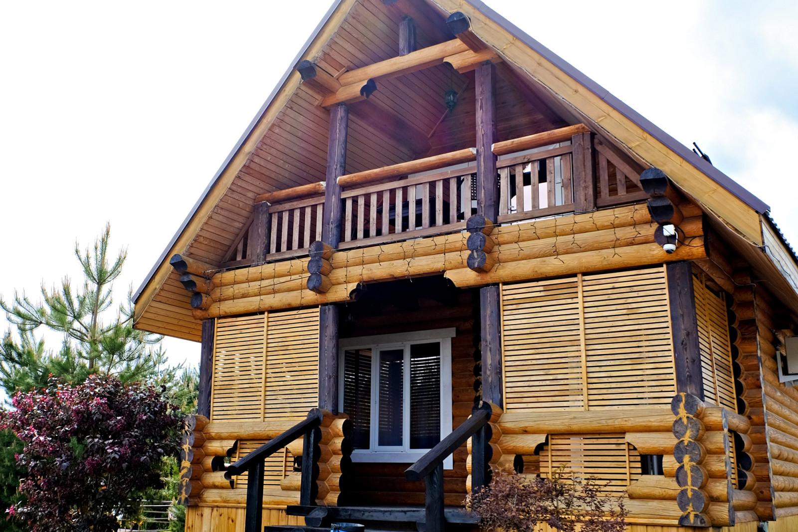 Коттедж с балконом