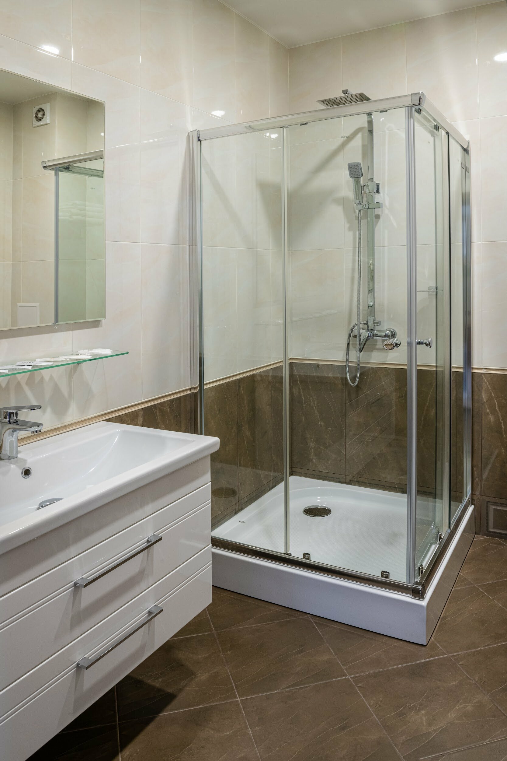 Просторный двухместный номер с 2 отдельными кроватями