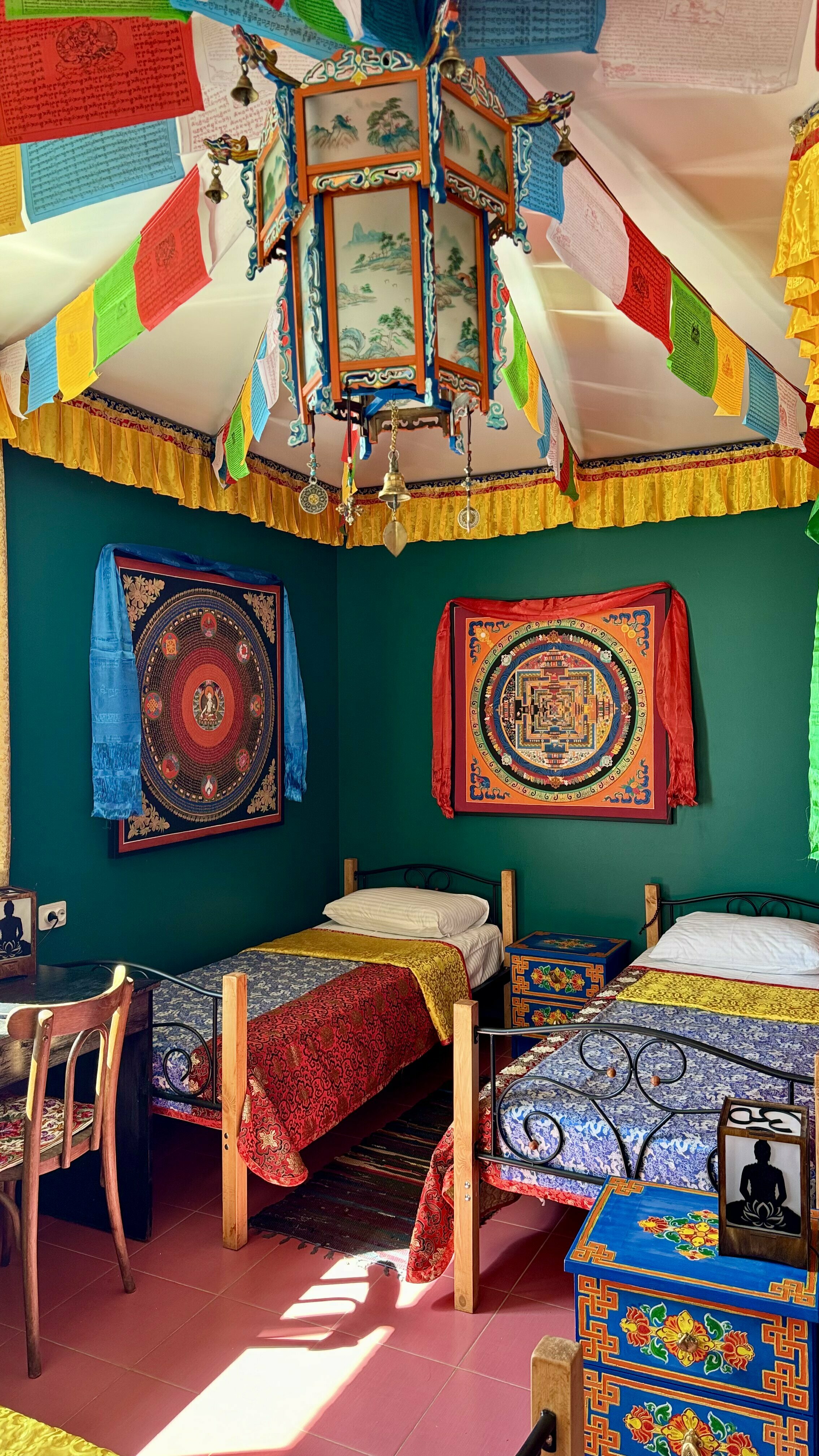 Кровать в общем номере для мужчин с 4 кроватями