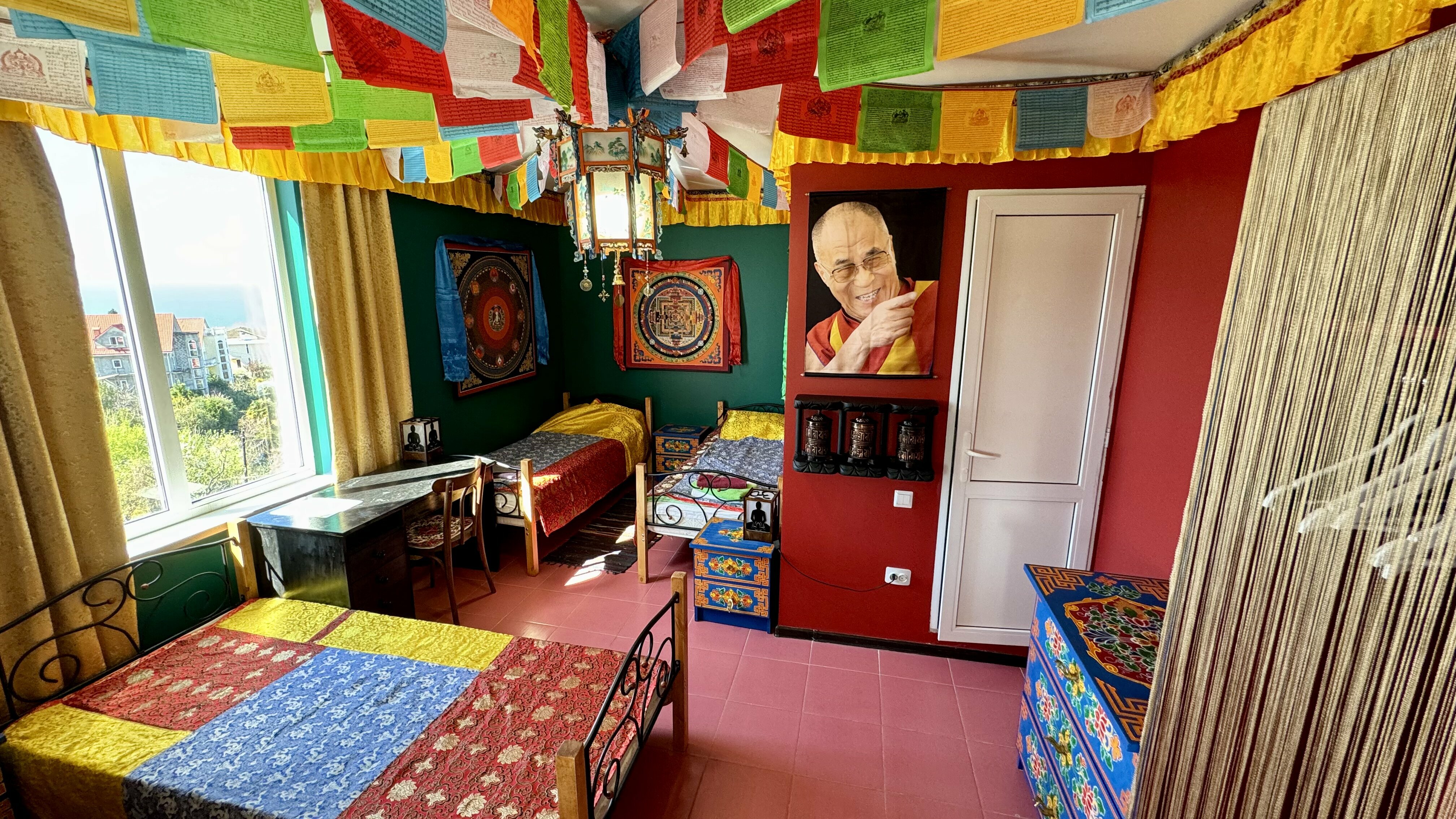 Кровать в общем номере для мужчин с 4 кроватями