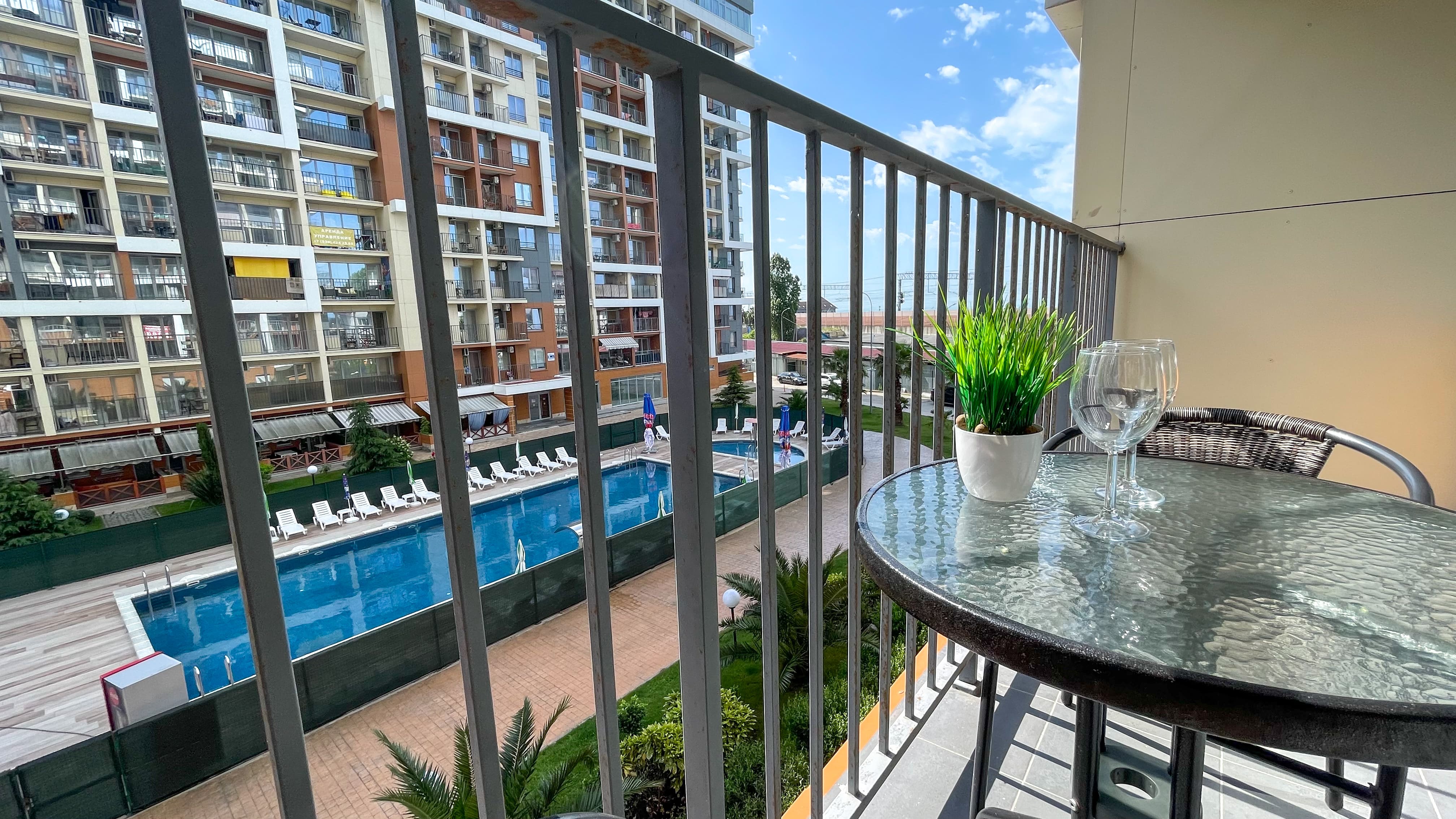 Апартаменты с видом на бассейн