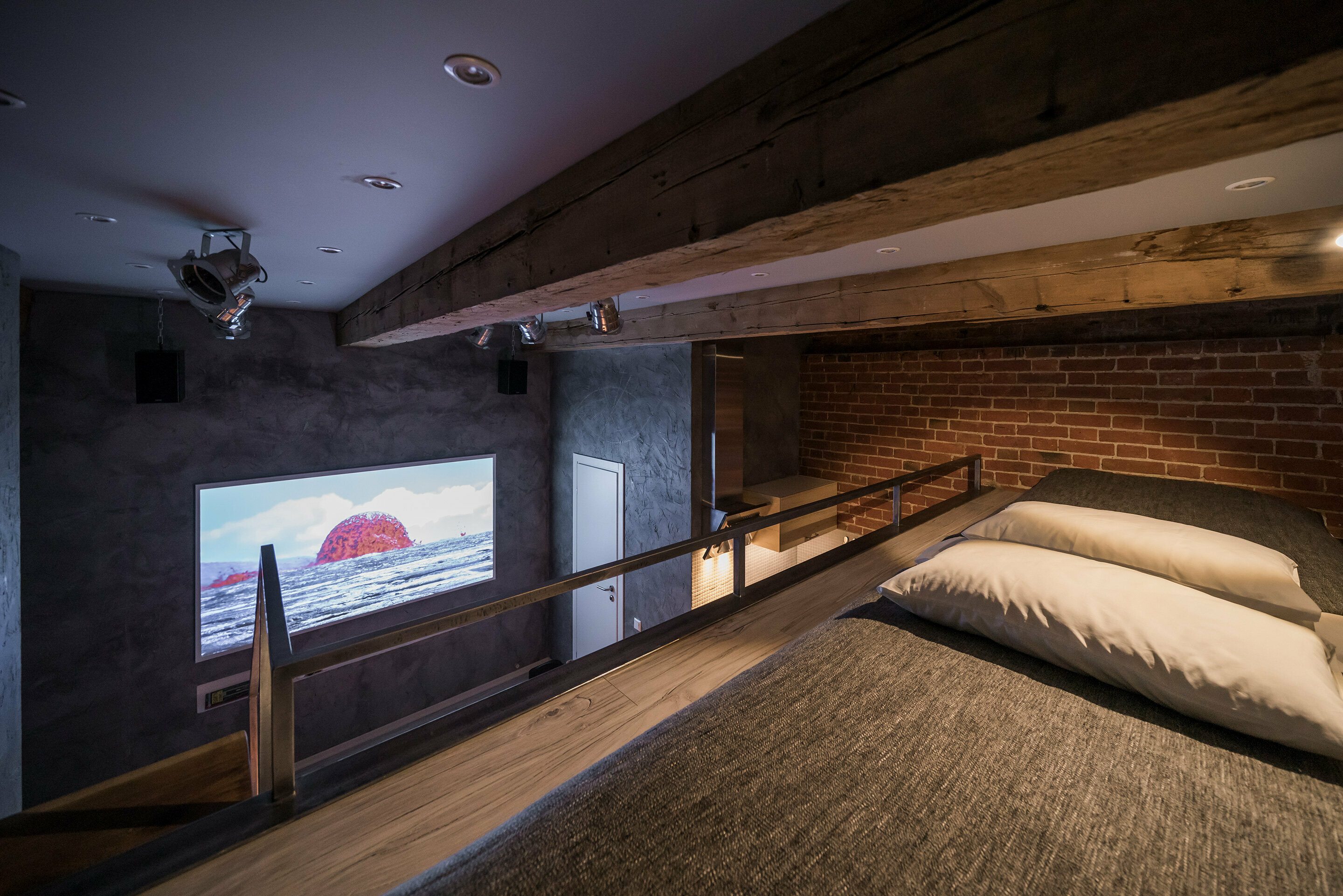 Двухуровневый номер-студия