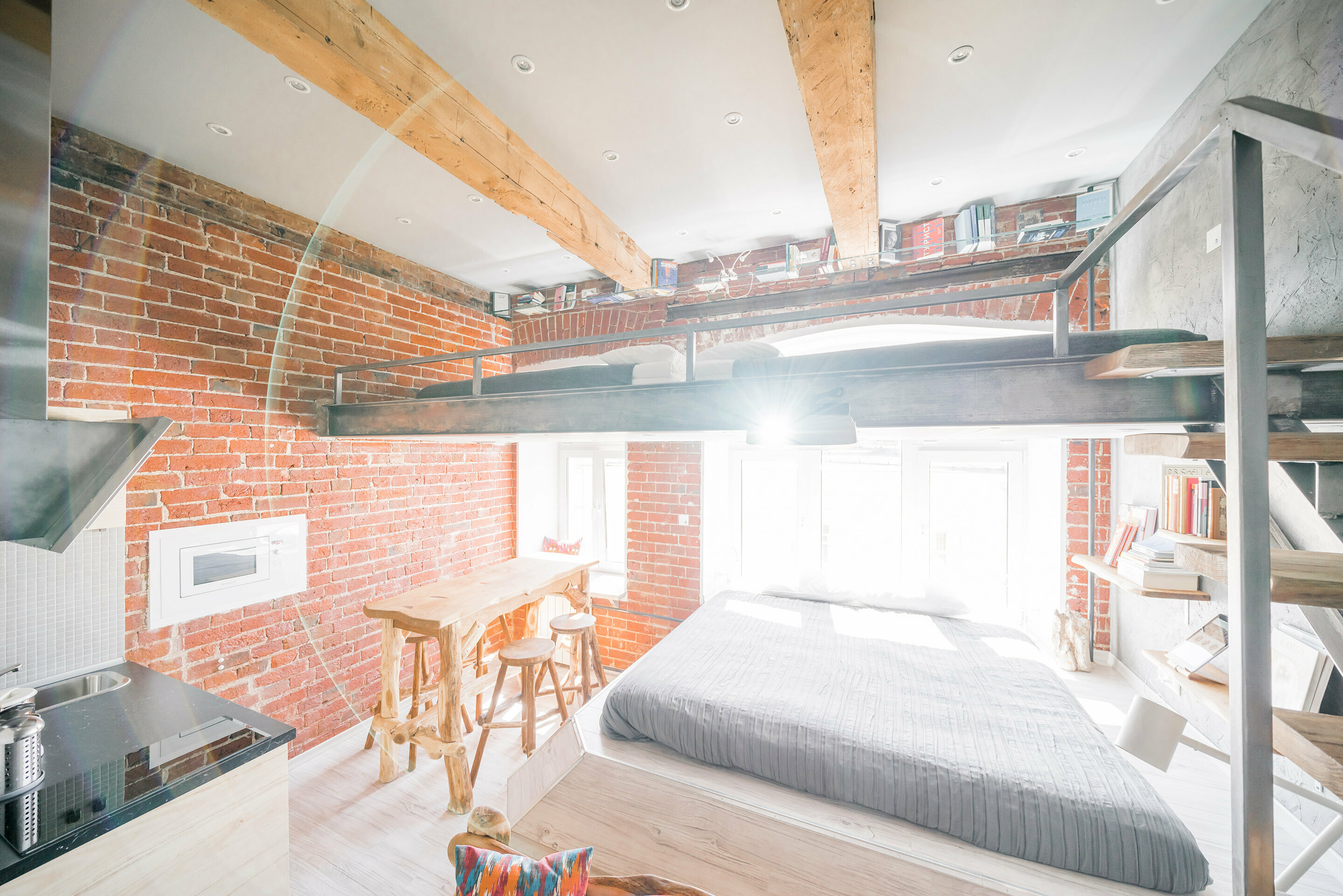 Двухуровневый номер-студия