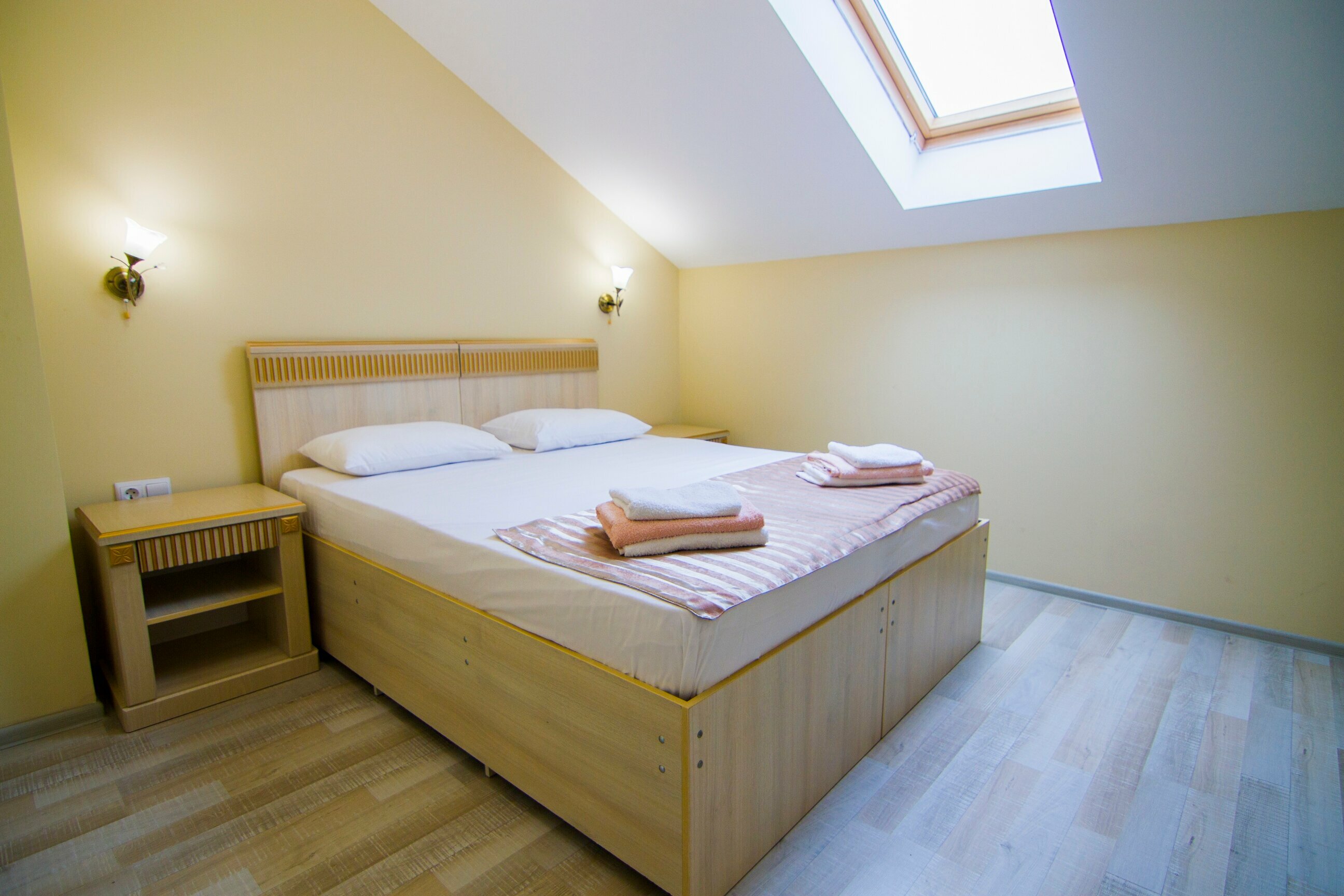 Двухместный номер с 2 отдельными кроватями и общей ванной комнатой