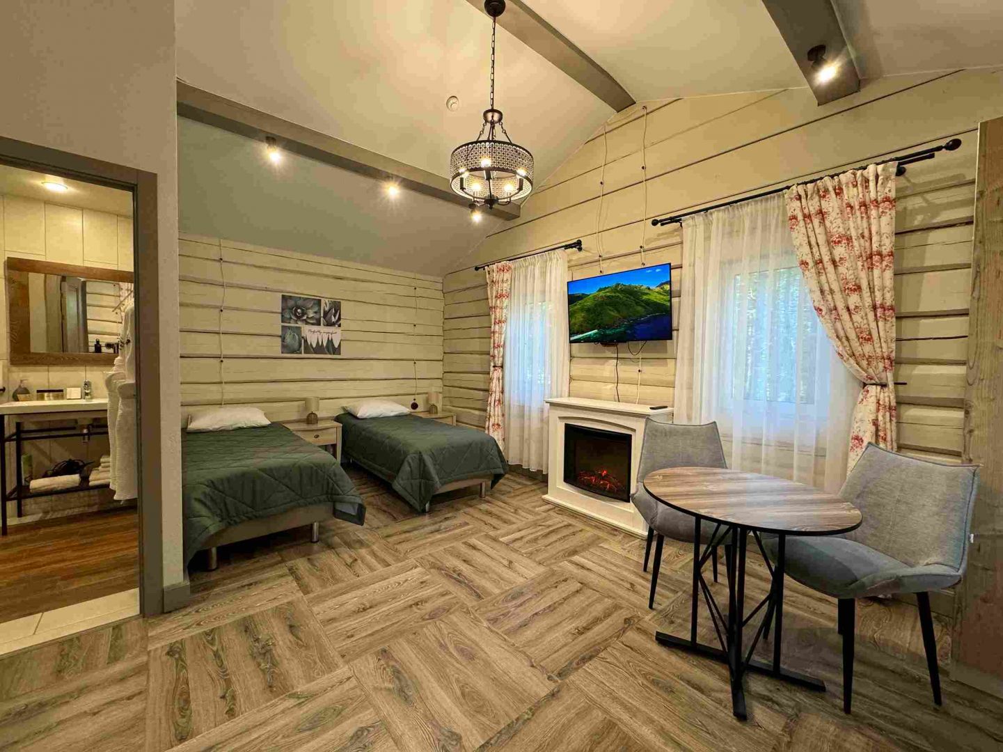 Опята с двумя односпальными кроватями 