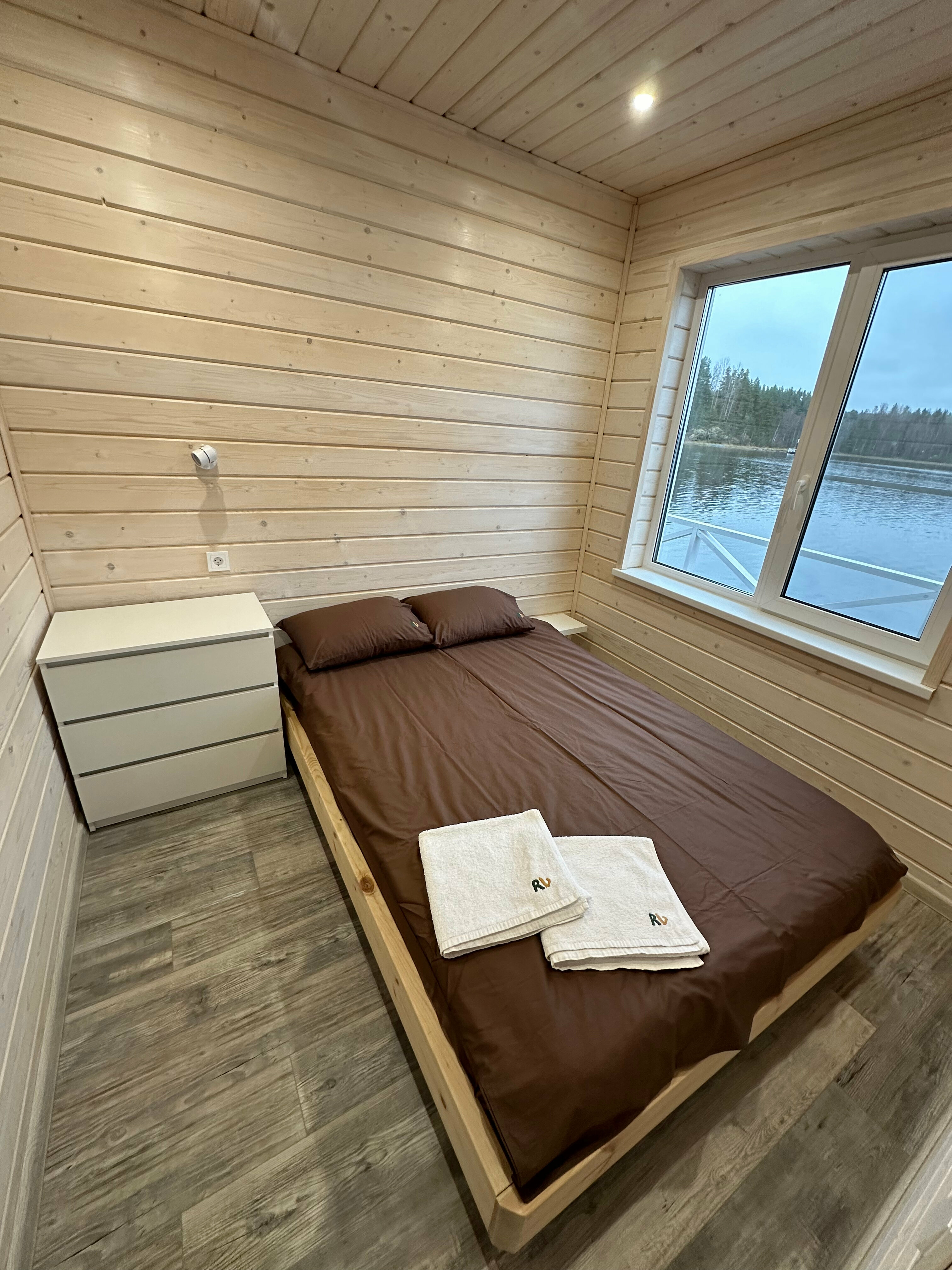 Дом с видом на озеро