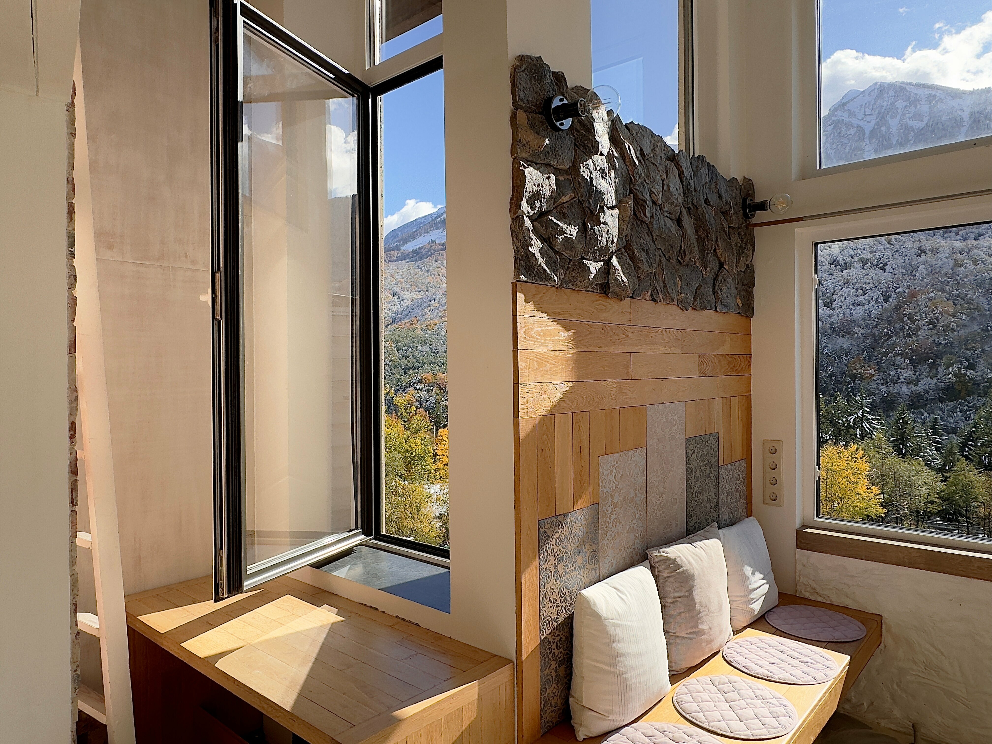 Четырехместный номер с видом на горы