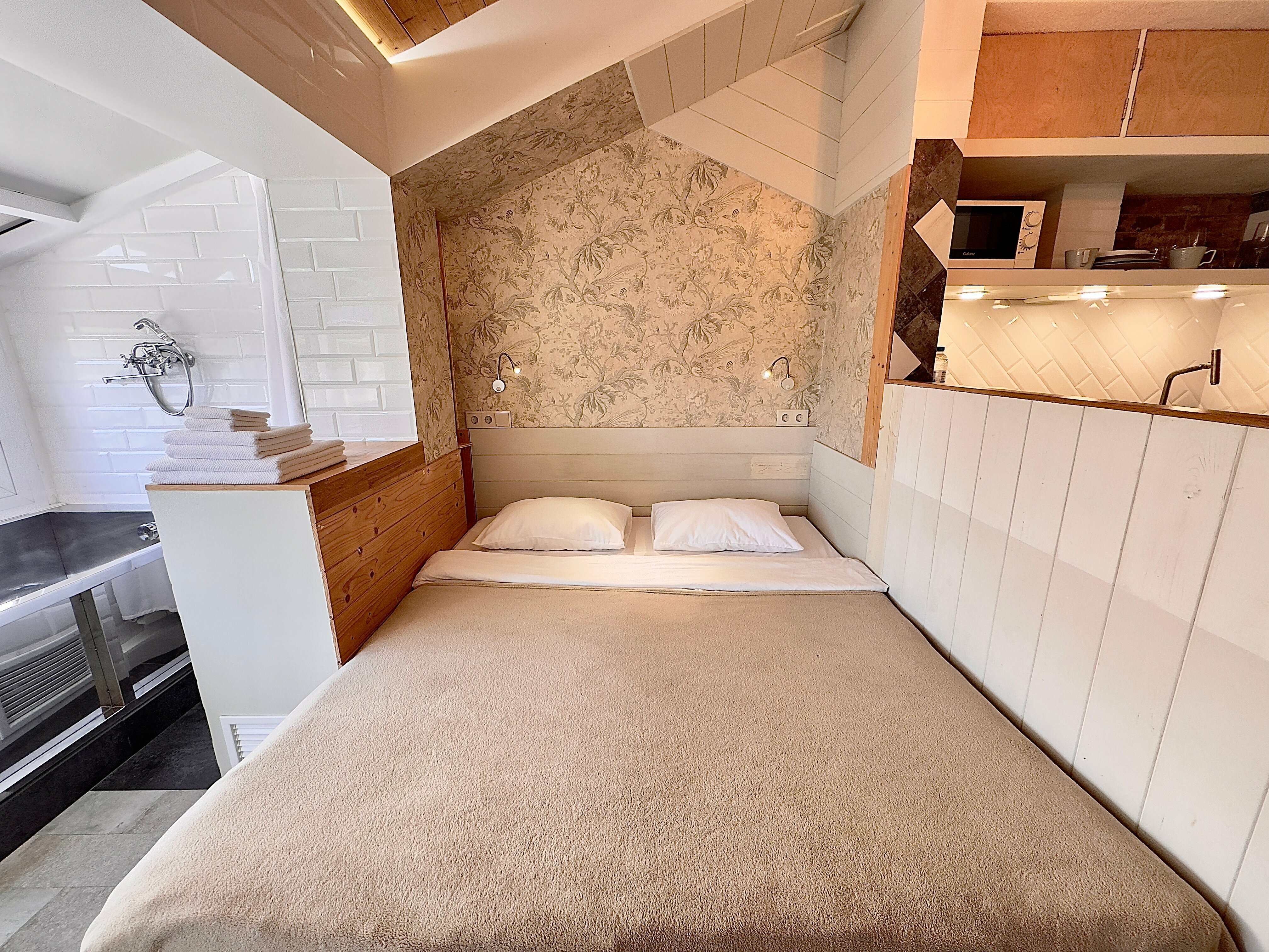 Трехместный номер с видом на горы