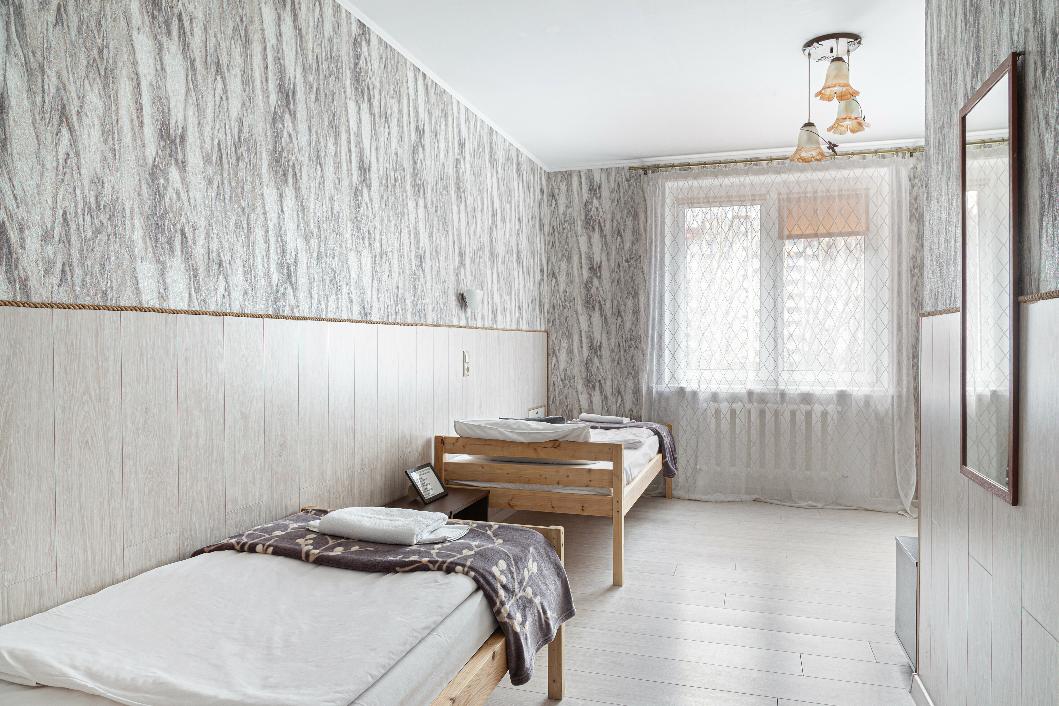 Трехместный номер эконом-класса с общей ванной комнатой