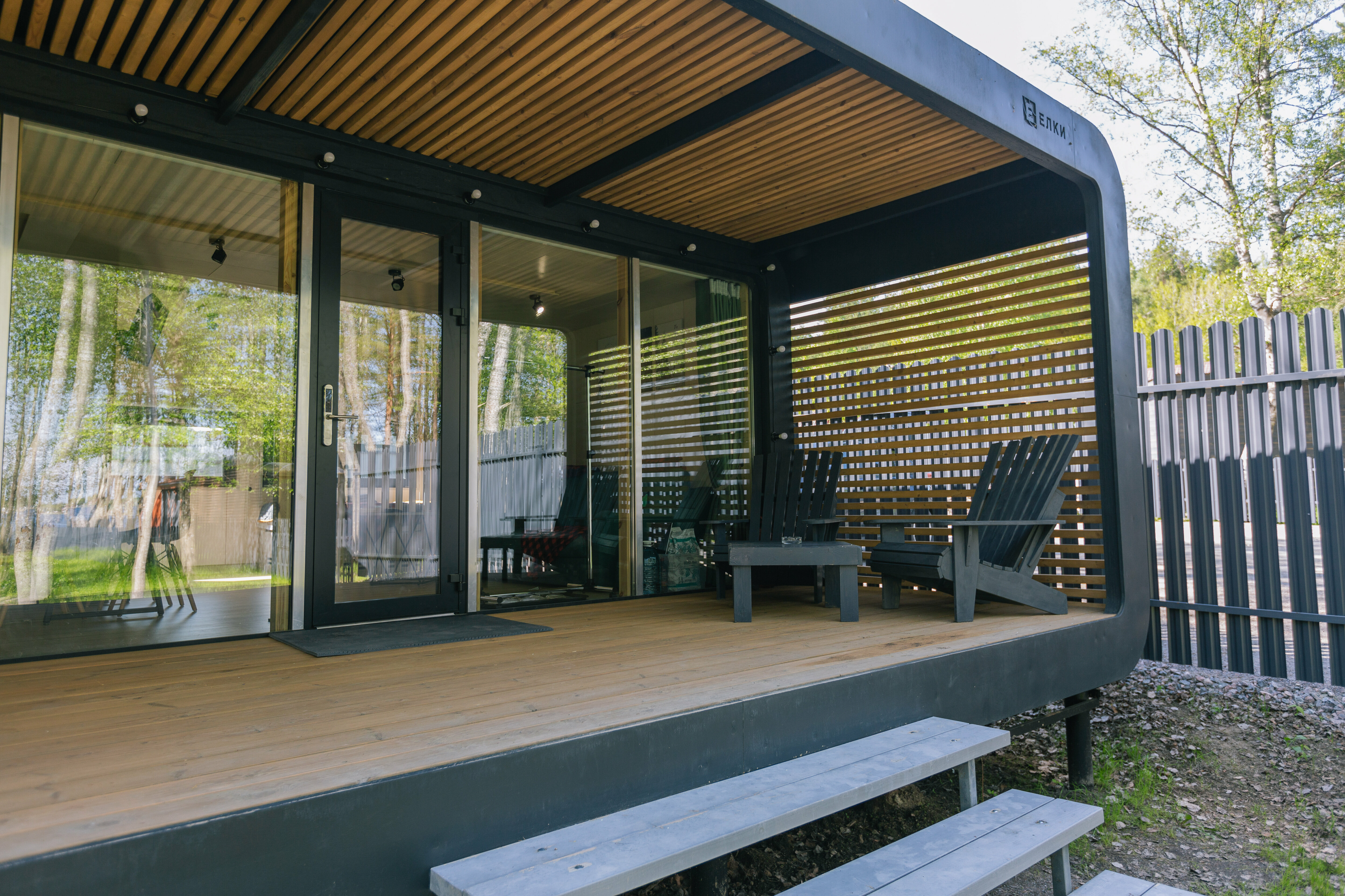 Коттедж с балконом