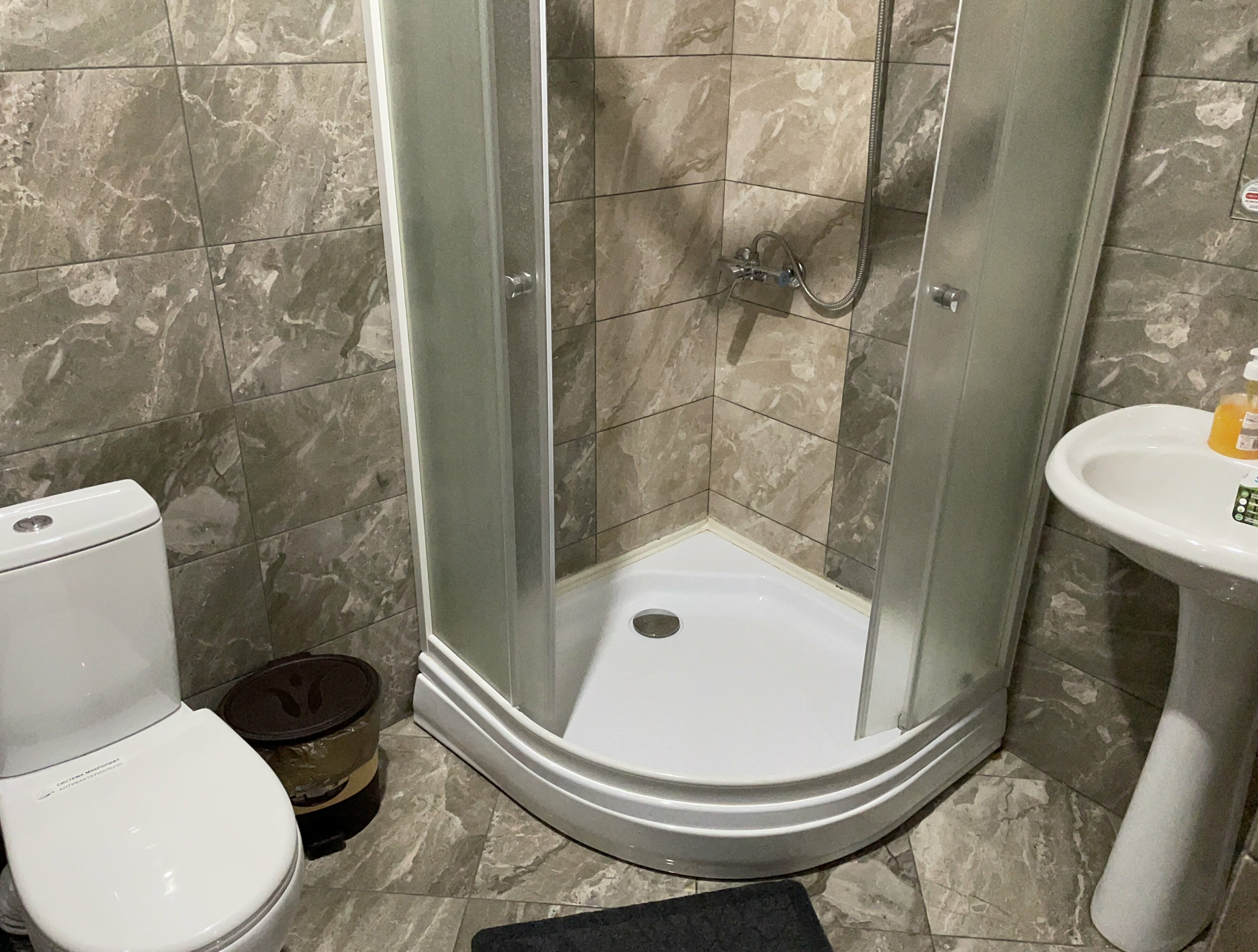 Трехместный номер с душем