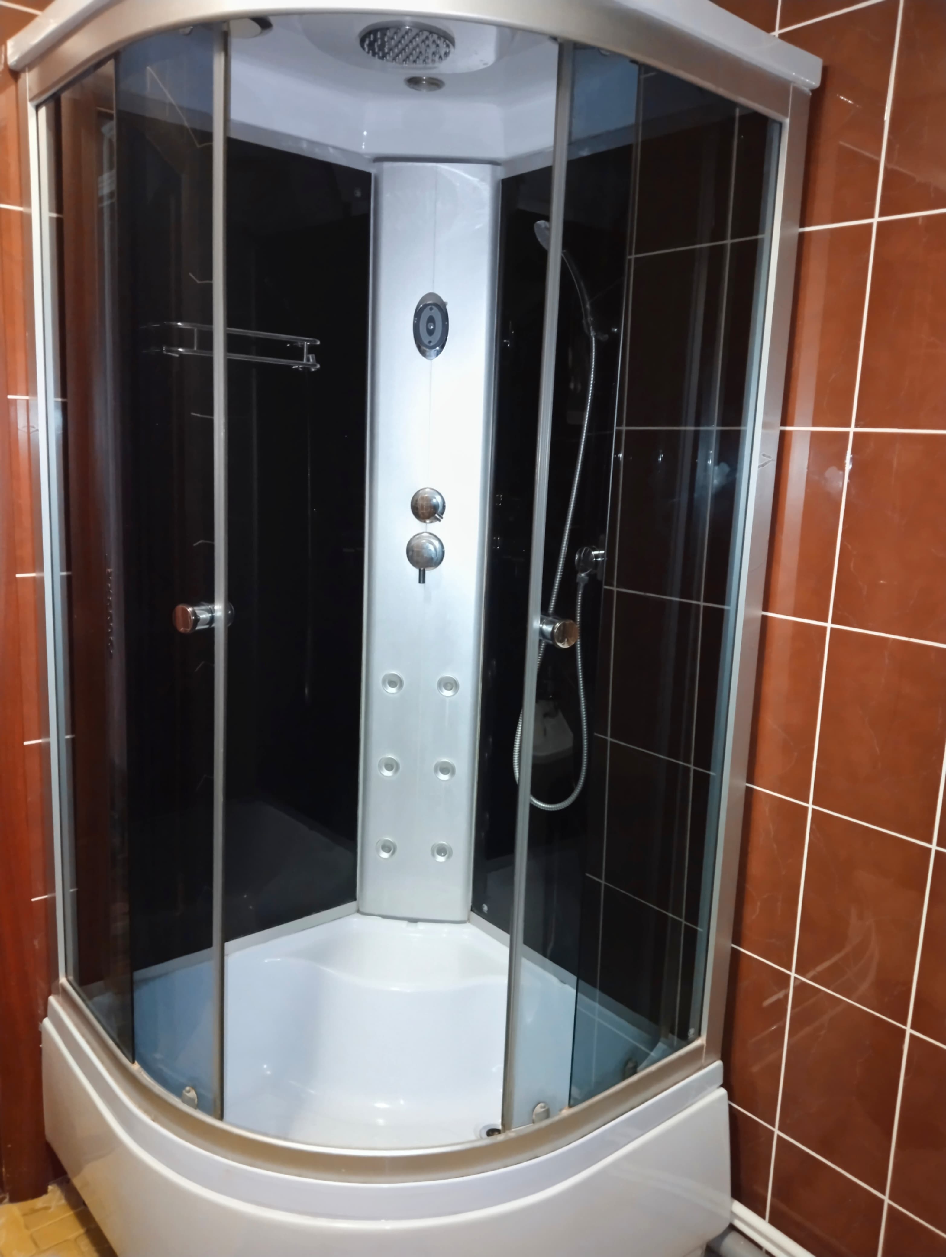 Двухместный номер с двуспальной кроватью и дополнительной кроватью