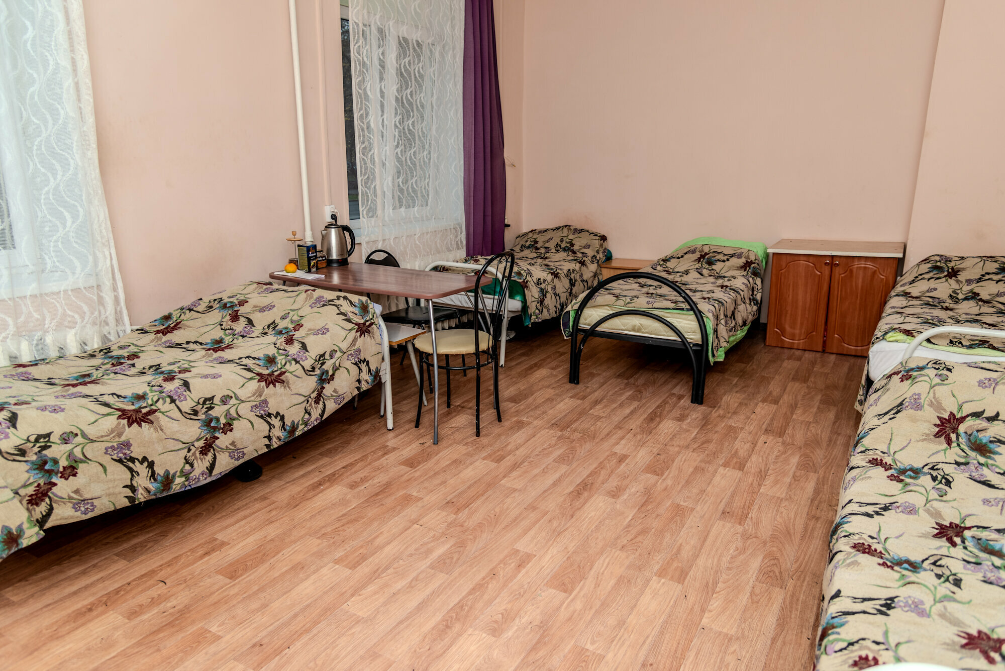 Кровать в общем 6-местном номере