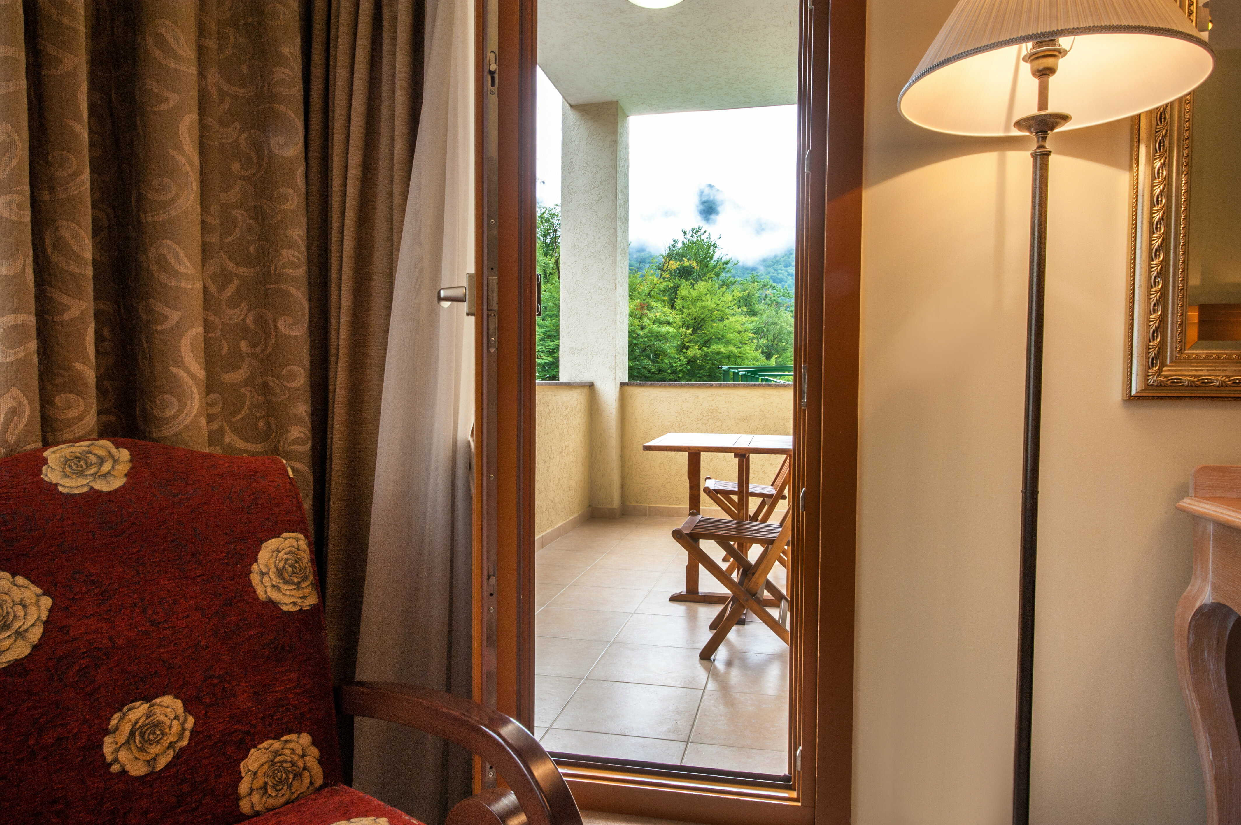 Двухместный номер с 2 отдельными кроватями и балконом