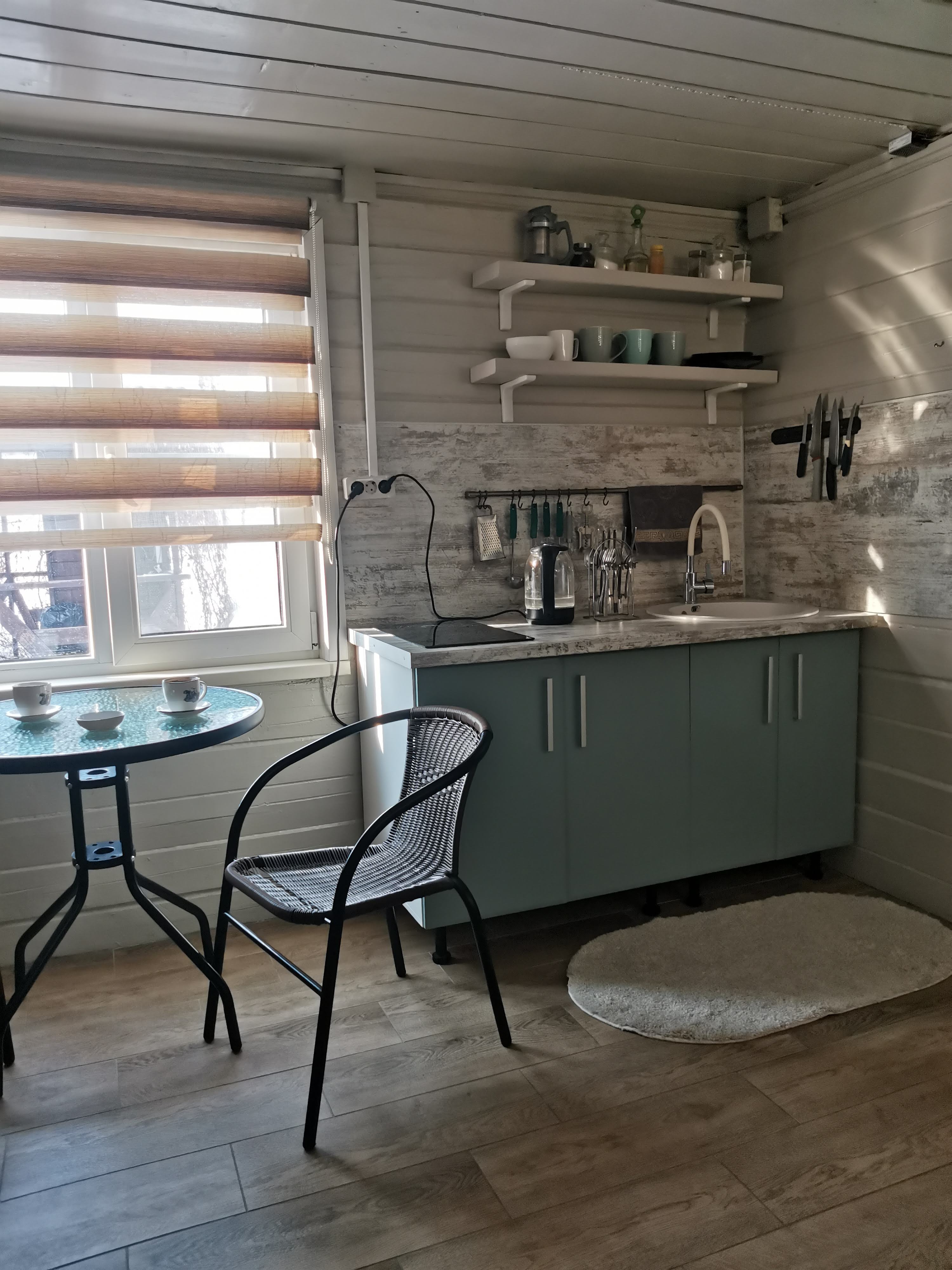 Дом с балконом