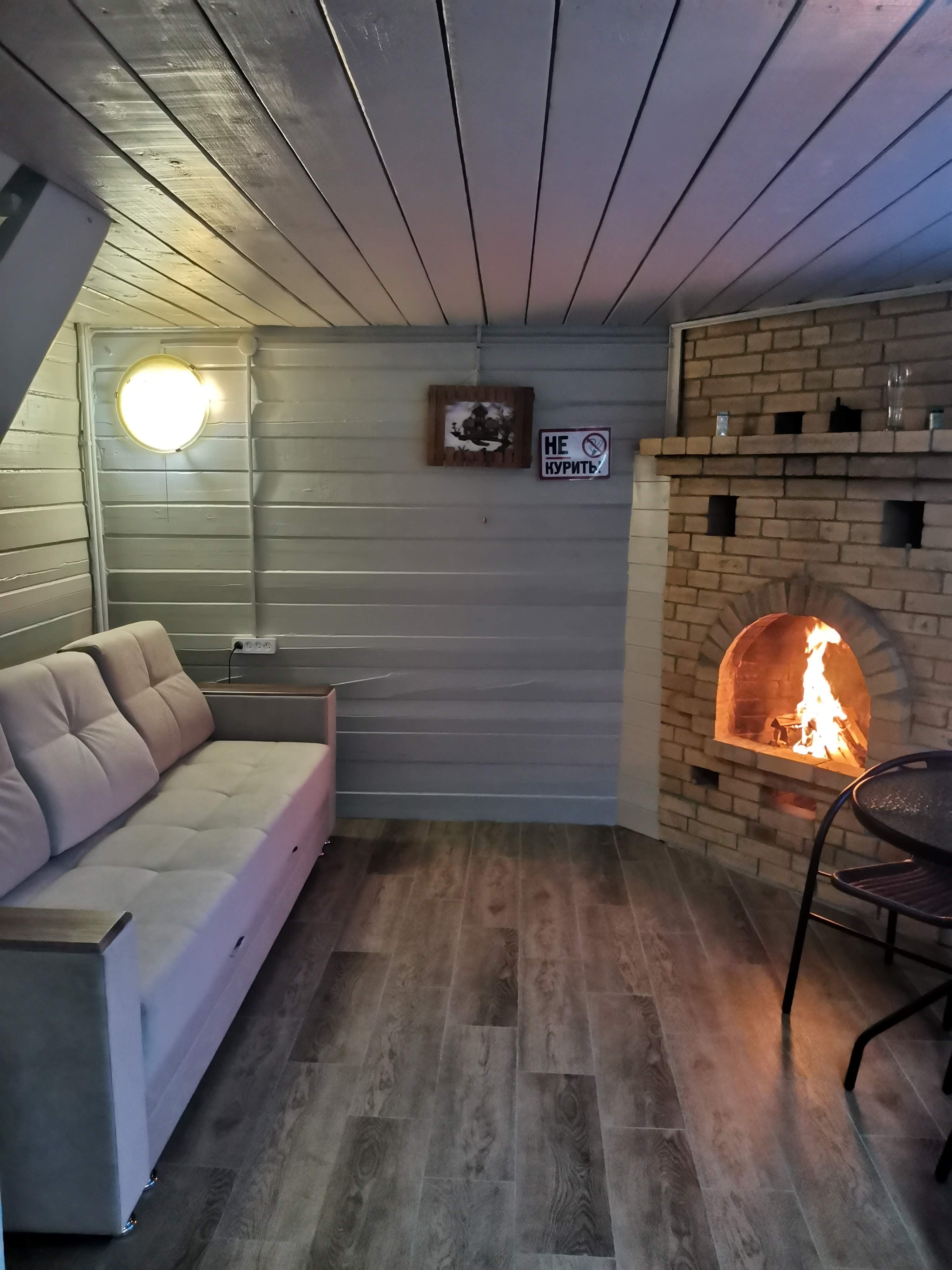 Дом с балконом