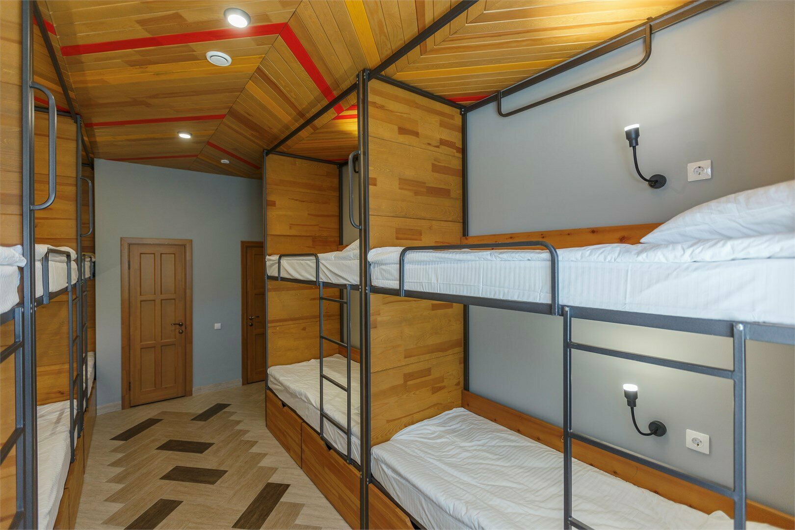 Хостел -  № 103 ( от 5 до 10 мест без подселения)