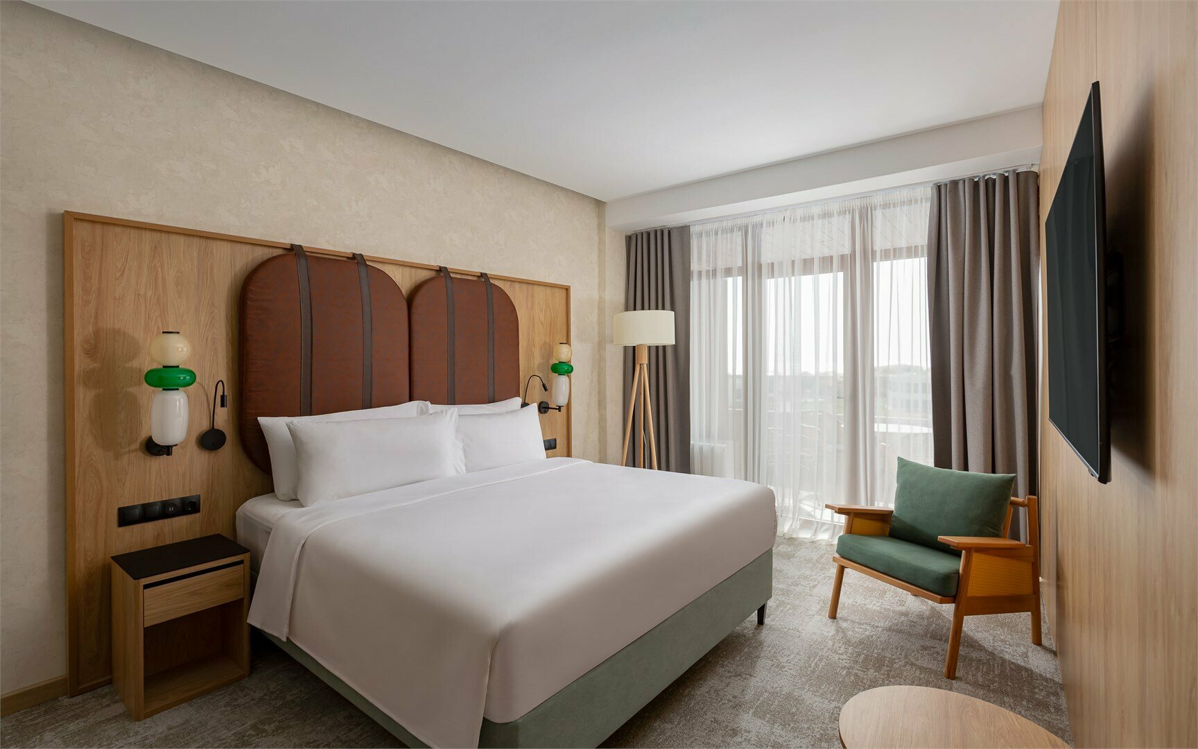 Люкс двухкомнатный с видом на бассейн