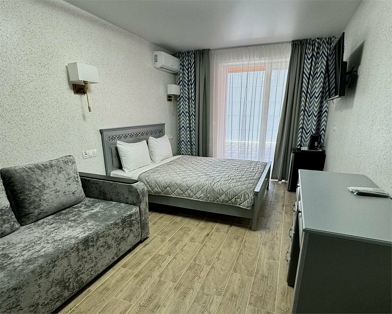 Джуниор 3-х  местный