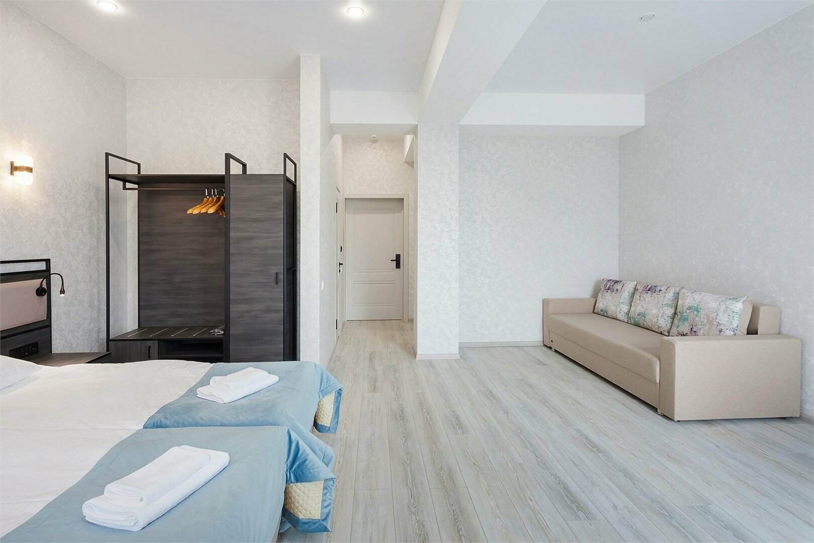 Джуниор Сюит