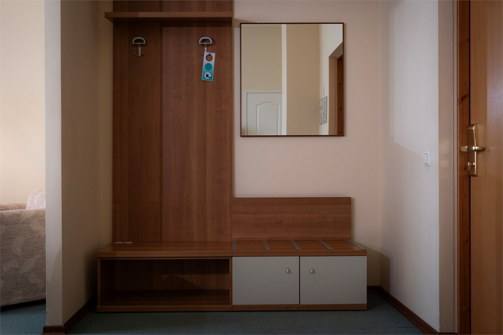 Двухкомнатный улучшенный номер с одной большой кроватью