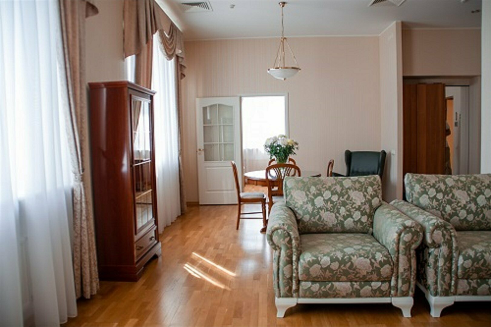 Сюит трехкомнатный