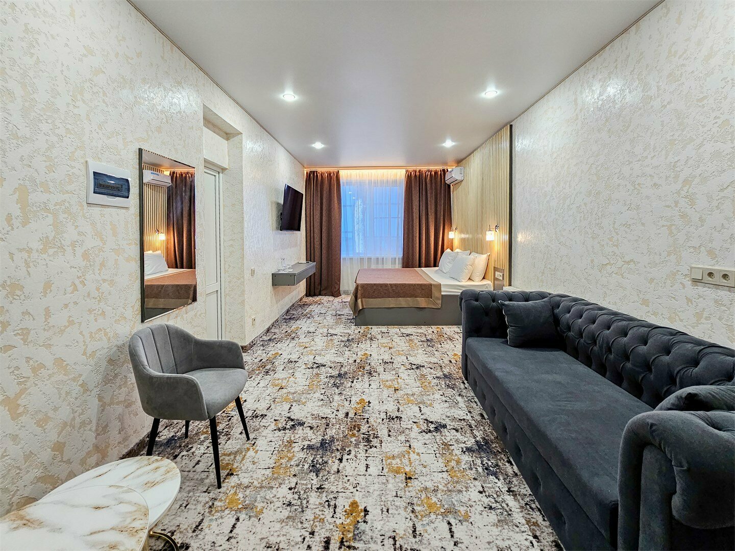 ДЖУНИОР СЮИТ