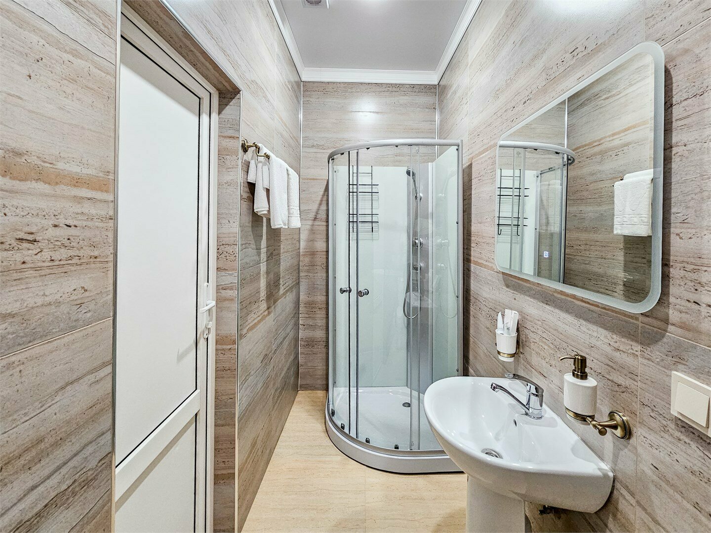 ДЖУНИОР СЮИТ