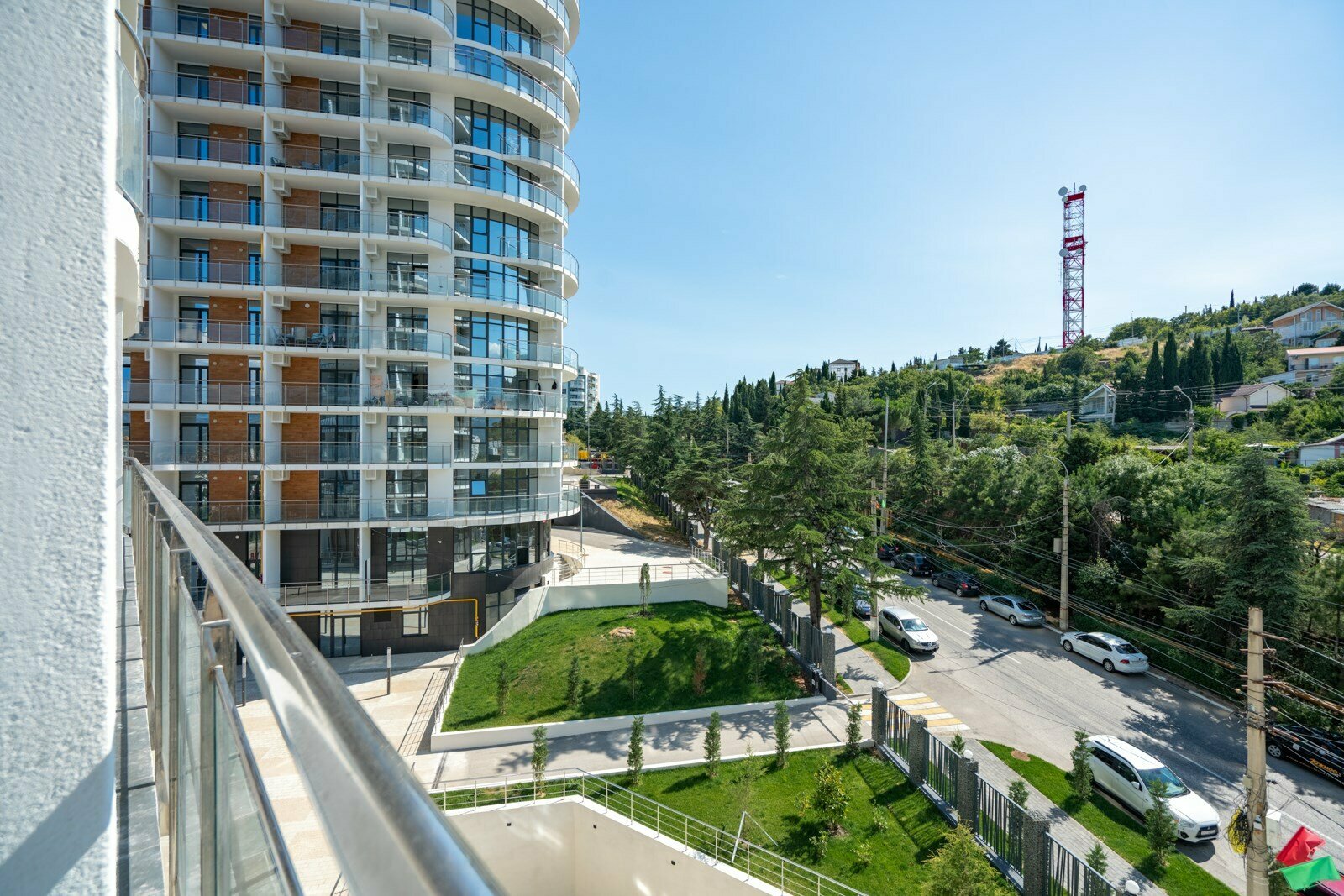 Дизайнерская студия LS- SUMMER EMOTIONS нежные эмоции лета в Алуште - вид на горы с 4 этажа