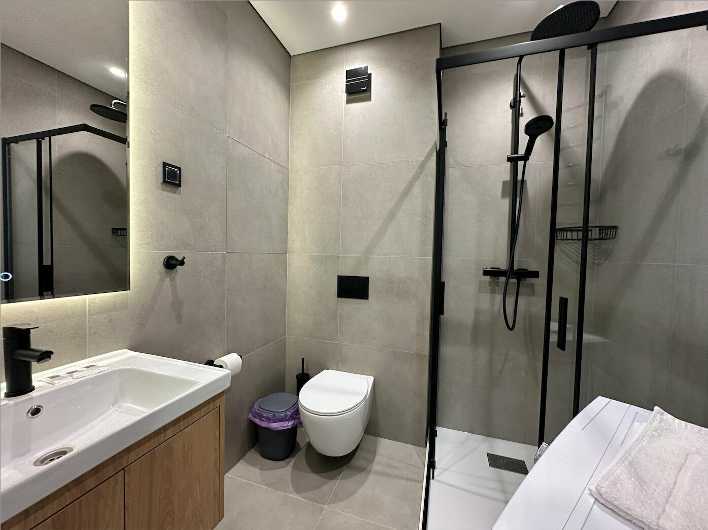 Апартаменты с отдельной спальней LS-DIAMOND GREEN алмазного свечения лета в Алуште - вид на море и горы с 13 этажа