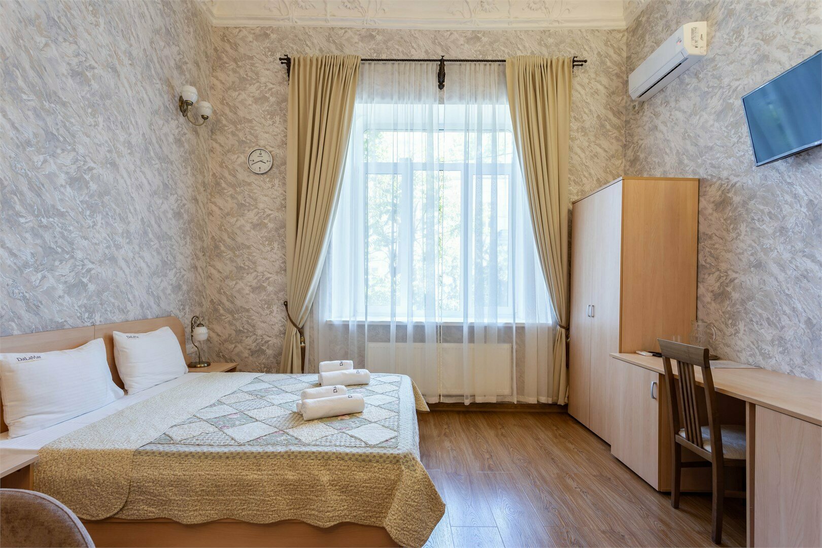 КОМН. №1 ("Спальня Люкс") - 21 кв.м.