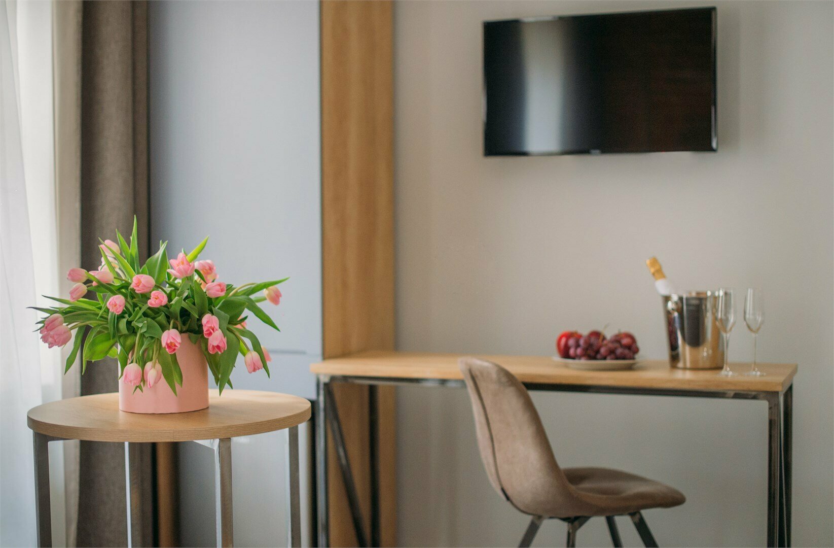 Superior DBL (Улучшенный двухместный номер с одной двухспальной кроватью (king size)