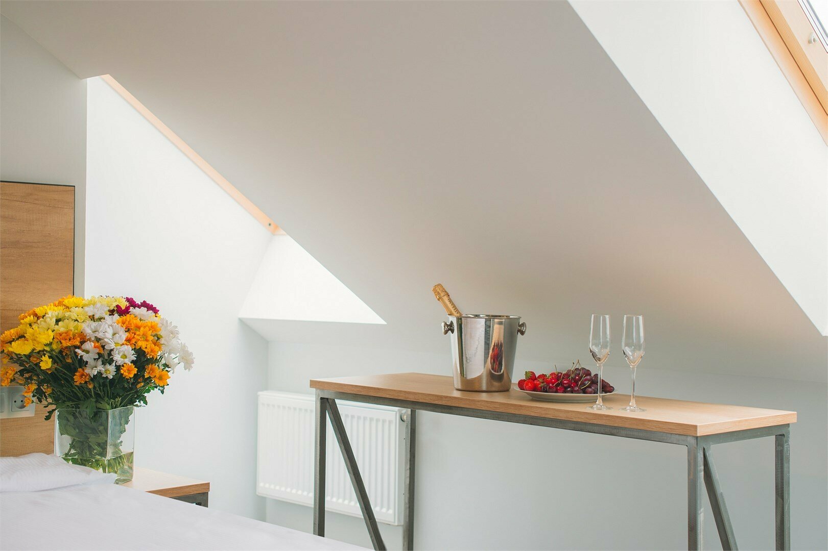 Deluxe DBL (Делюкс номер с одной двухспальной кроватью king-size)