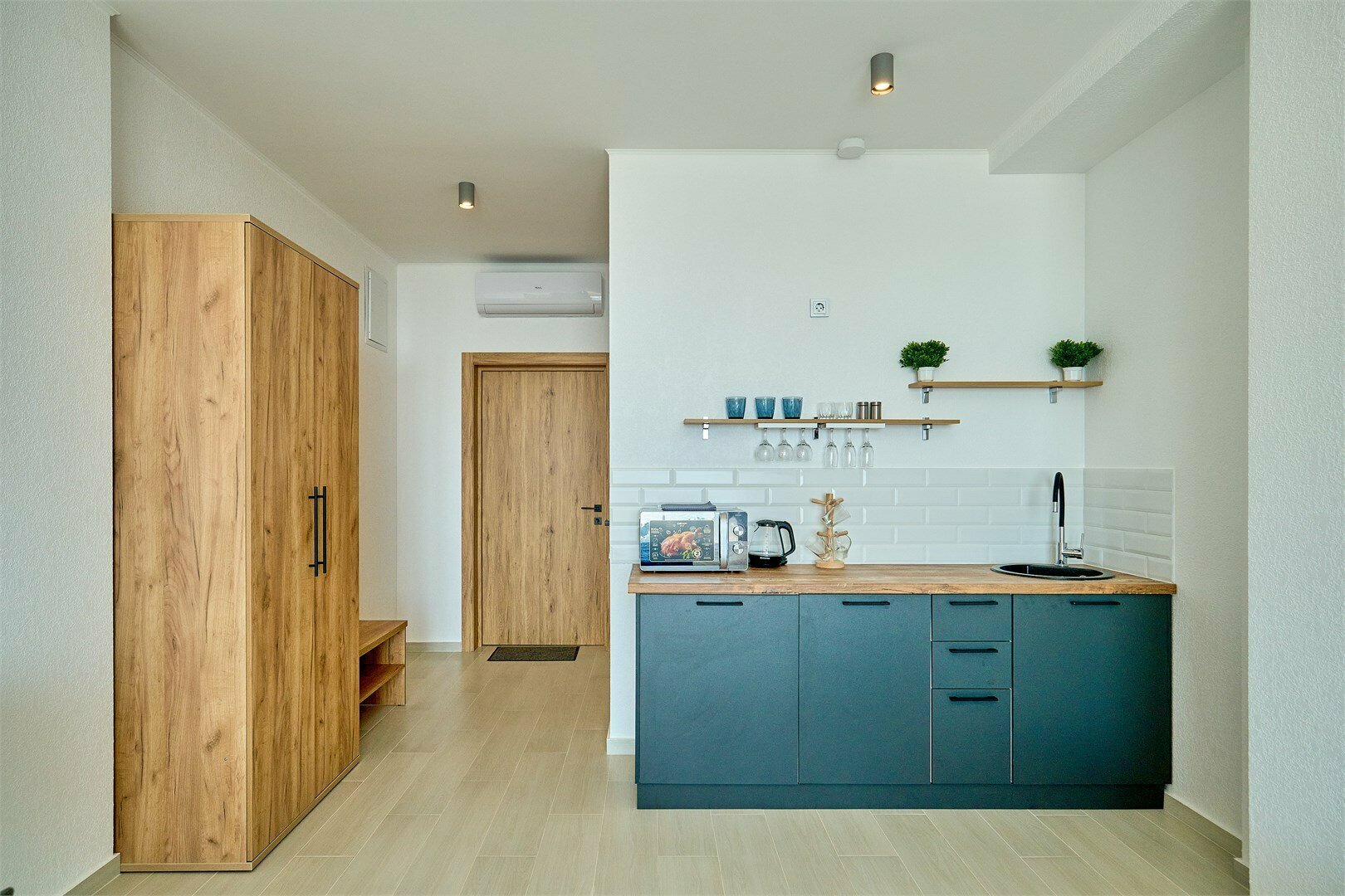 Апартаменты-студия с видом на море