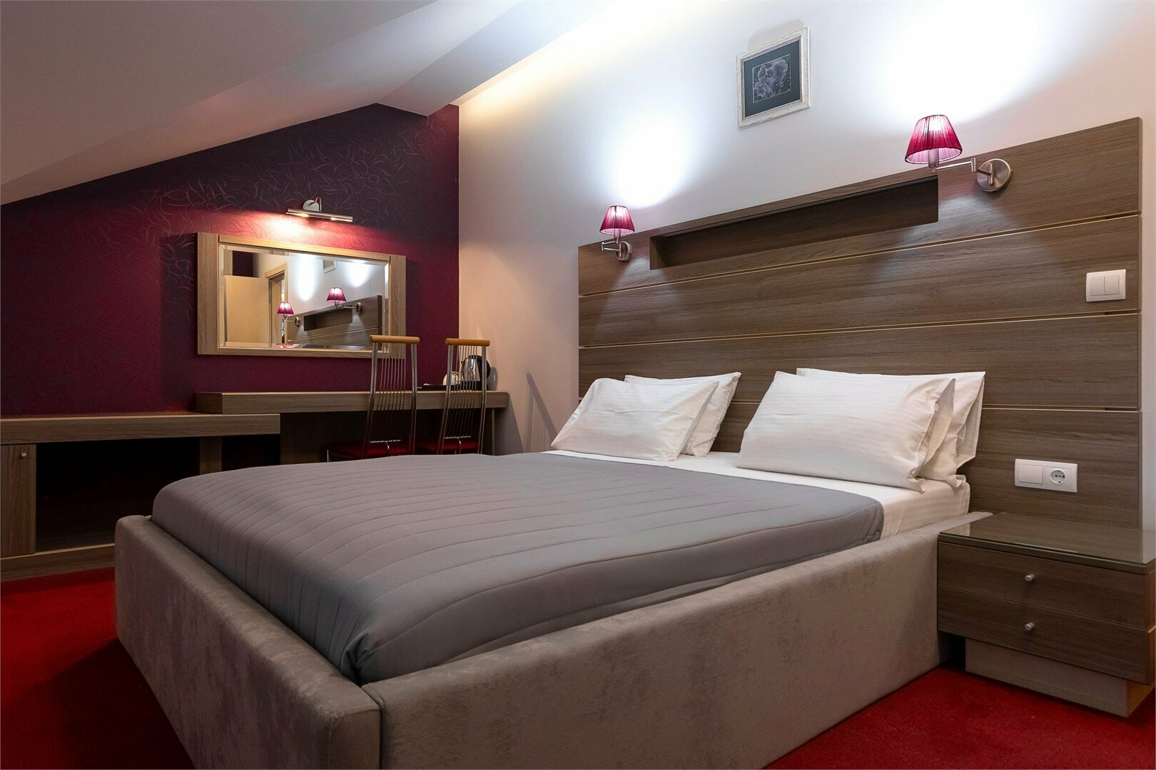 Люкс с двумя комнатами и балконом