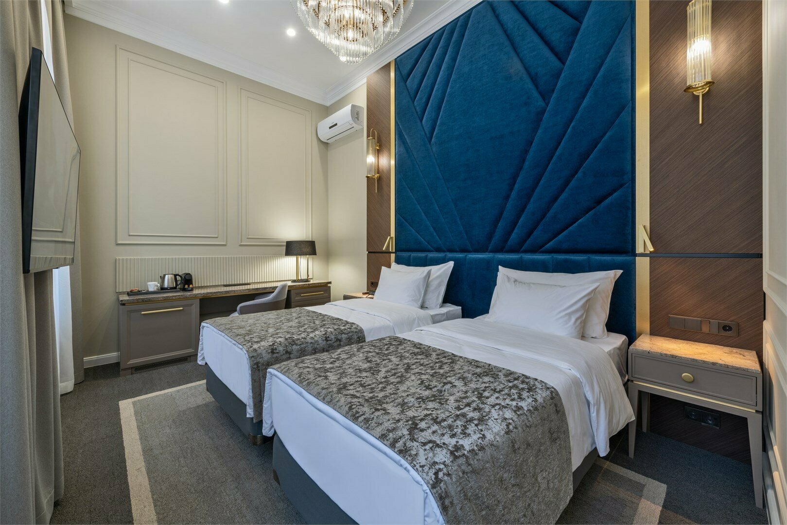 Джуниор-Сюит с двумя раздельными кроватями