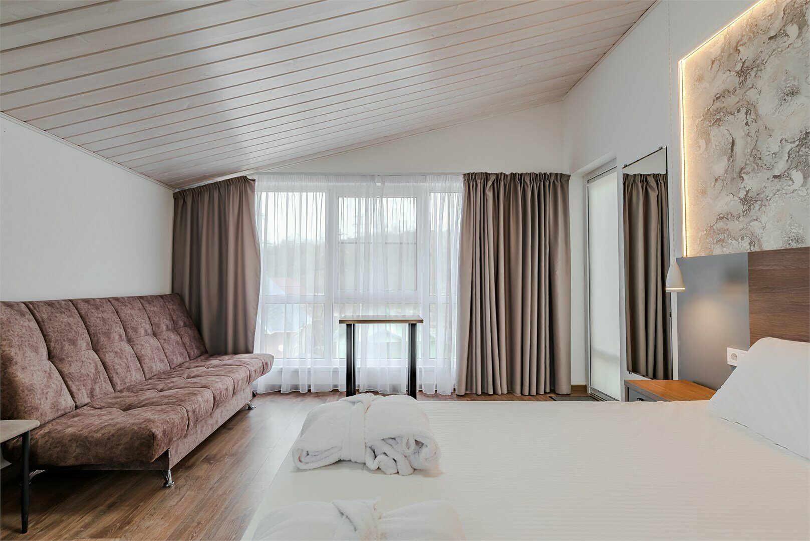 Студия с балконом