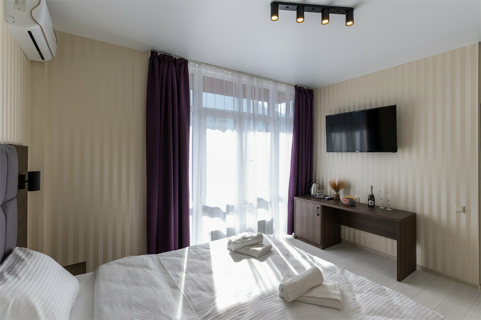 Панорамный люкс с балконом