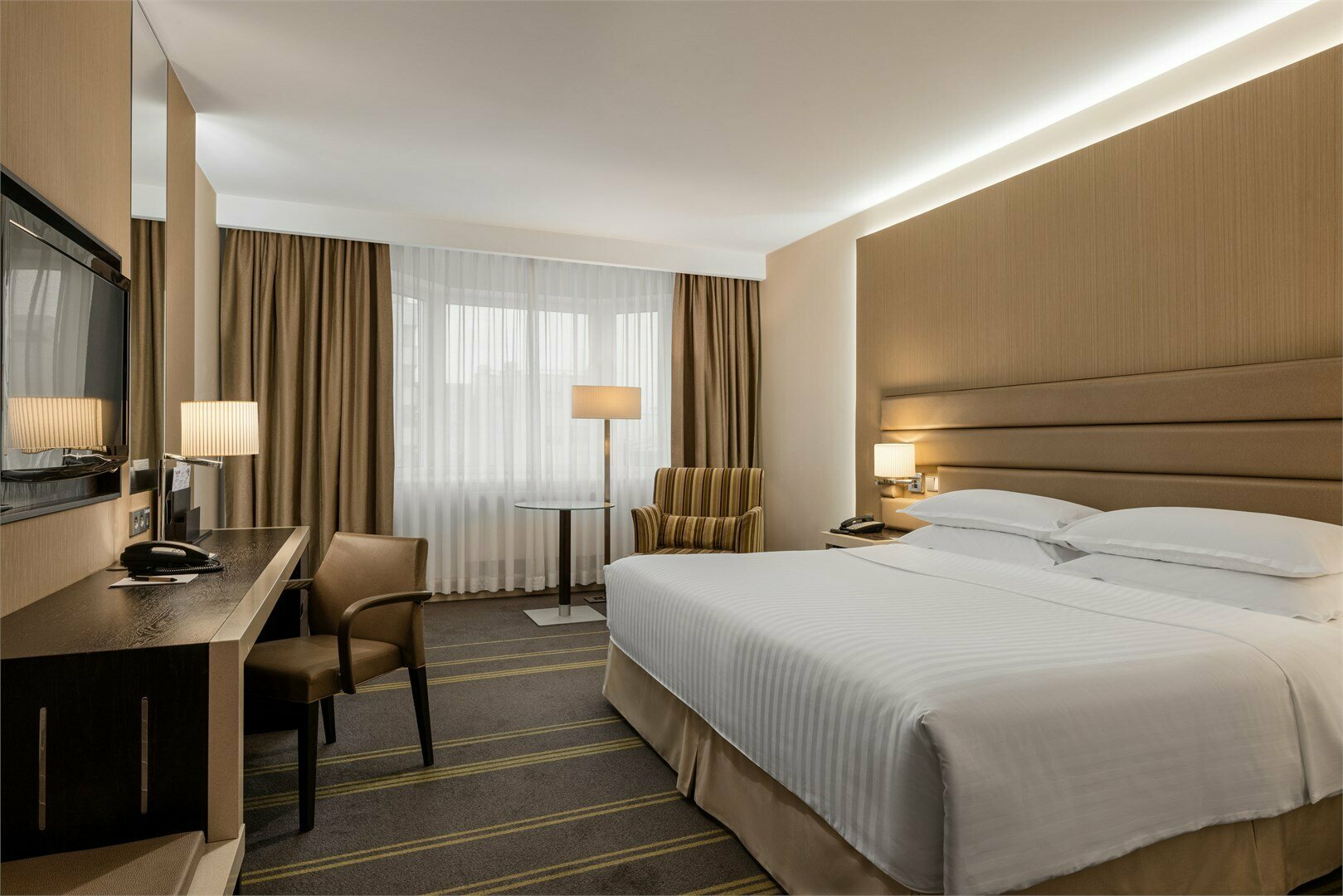 Представительский с одной большой кроватью