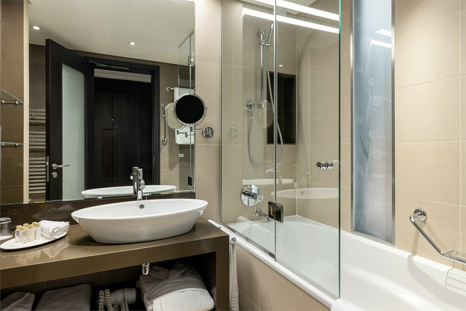 Клубный номер с одной большой кроватью