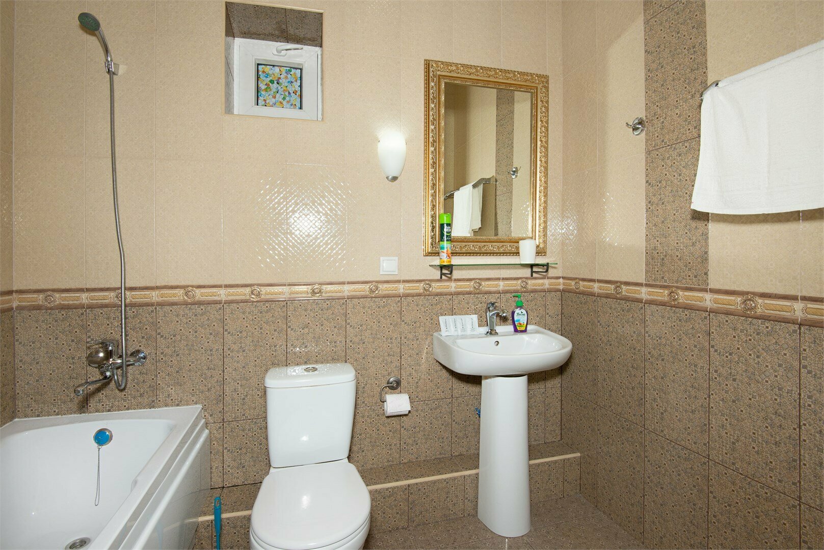 Двухместный номер стандарт с 1 кроватью 201